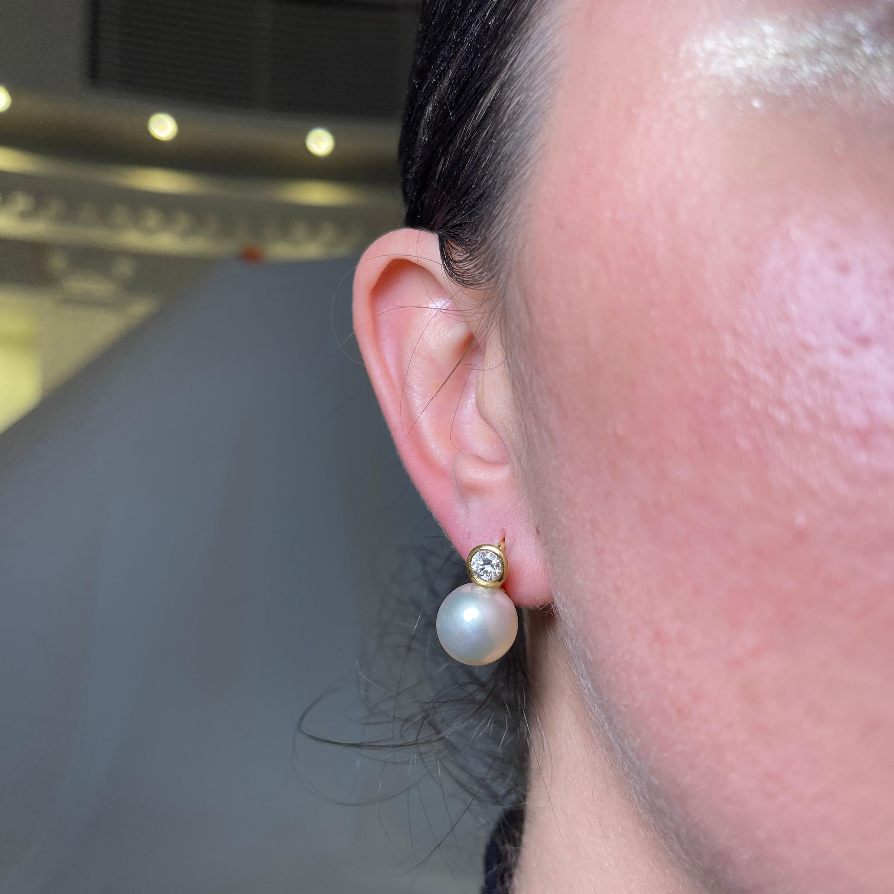 Women's or Men's 18K Yellow Gold Pearl Stud Earrings with Diamonds For Sale
