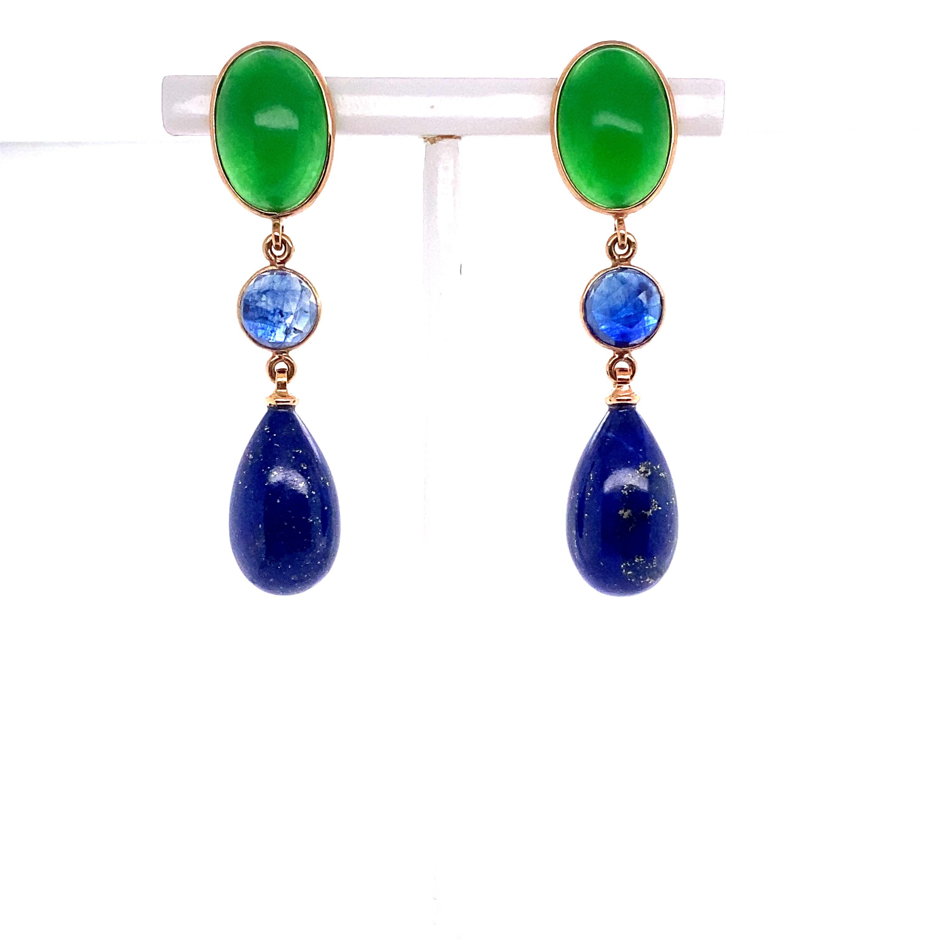 18k Yellow Gold Pendant Earrings with Green Agatha, Blue Sapphire and Lapis Lazulis 

Art deco style earrings with cabochon cut green agates, drop cut lapis lazulis and briolette cut blue sapphire.

length : 4,75 cm
width : 1 cm 