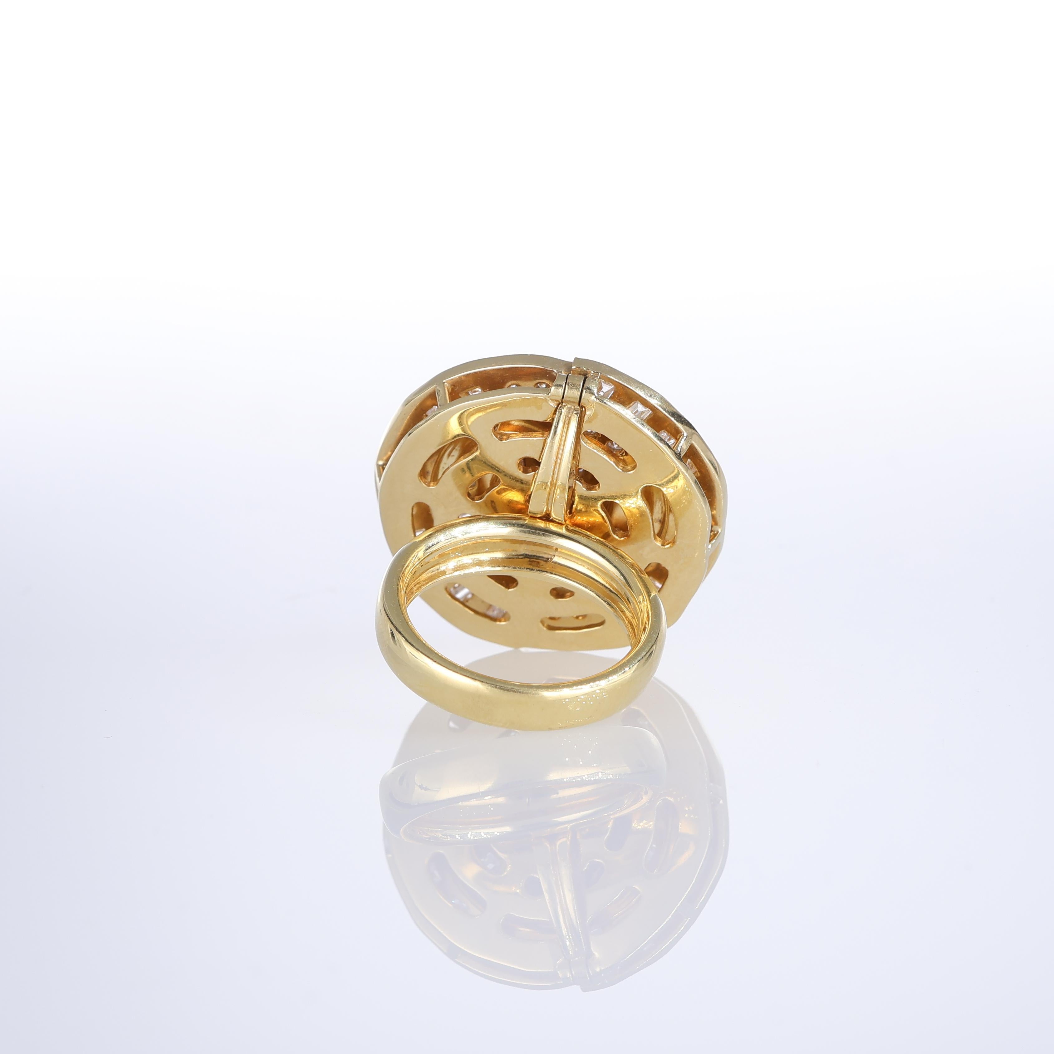 Women's or Men's 18K Yellow Gold Pendant/Ring with Brilliant-Cut and Baguette Diamonds For Sale