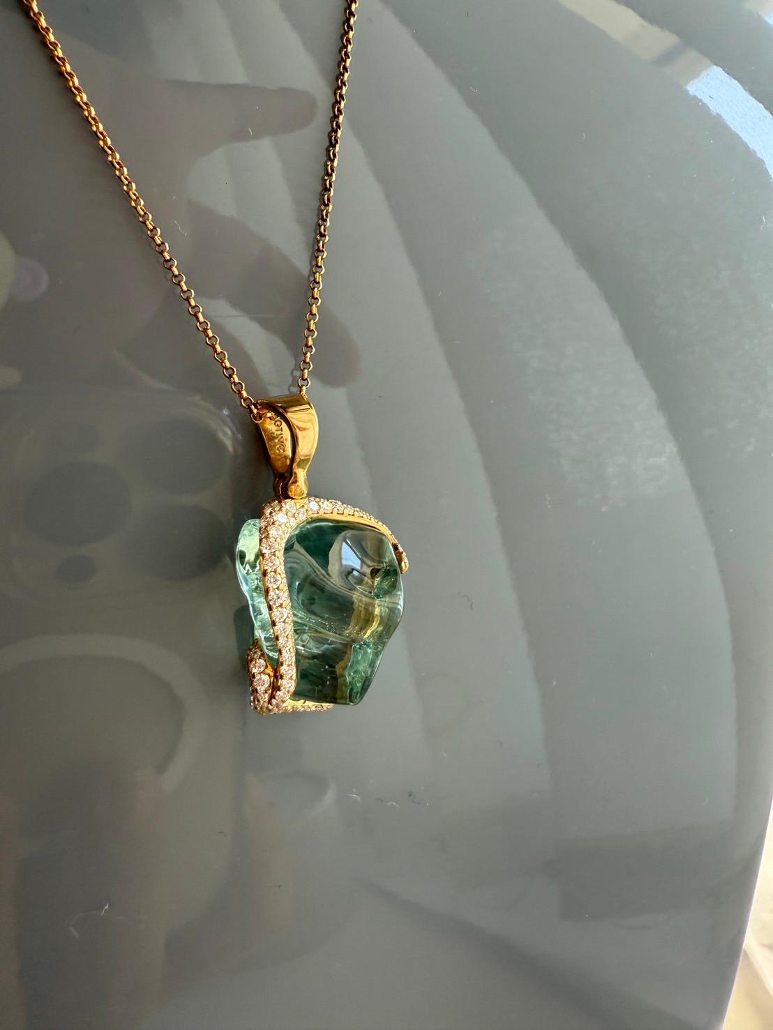 18K Yellow Gold Pendant White Diamond and Aquamarine For Sale 5