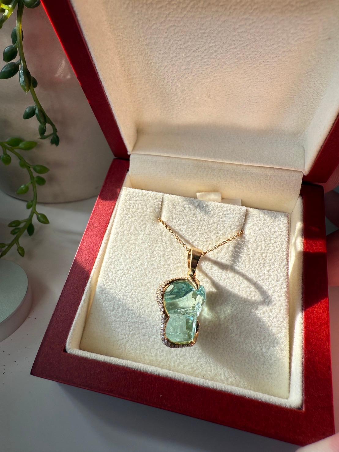 18K Yellow Gold Pendant White Diamond and Aquamarine For Sale 12