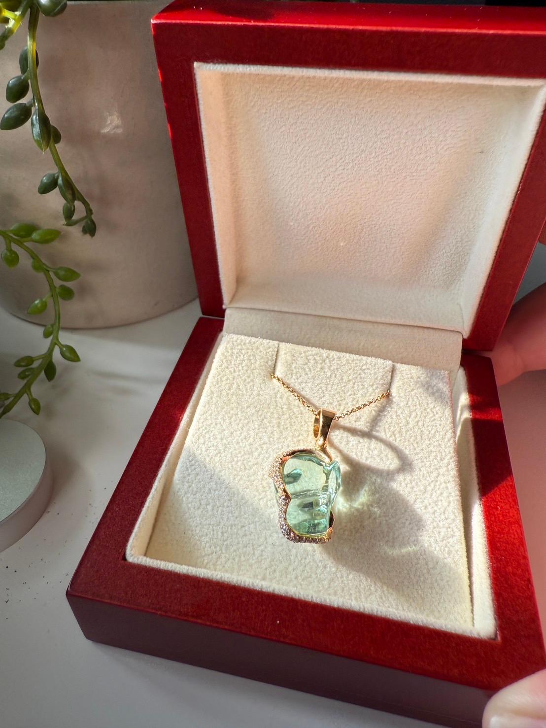 18K Yellow Gold Pendant White Diamond and Aquamarine For Sale 1