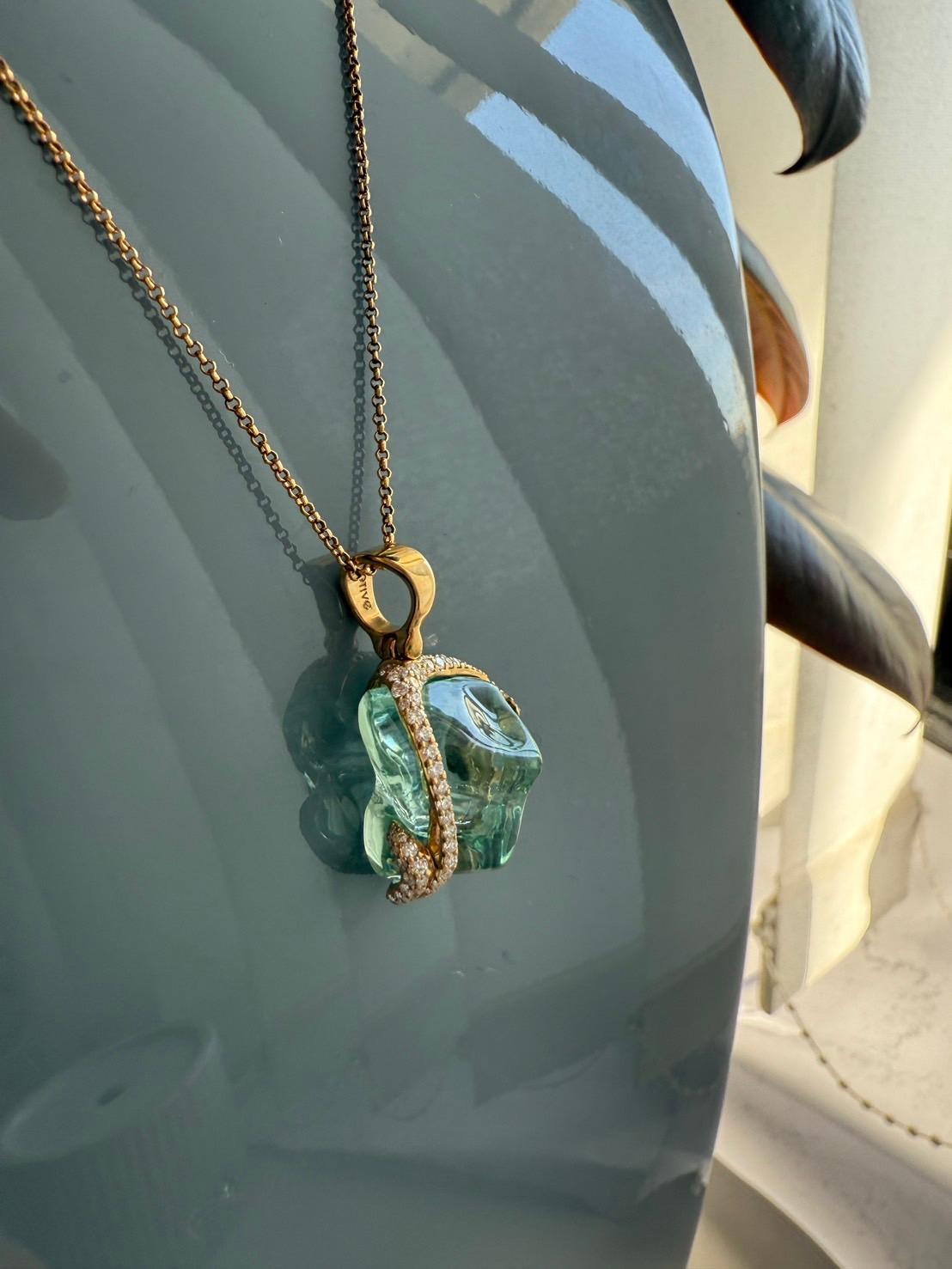 18K Yellow Gold Pendant White Diamond and Aquamarine For Sale 3