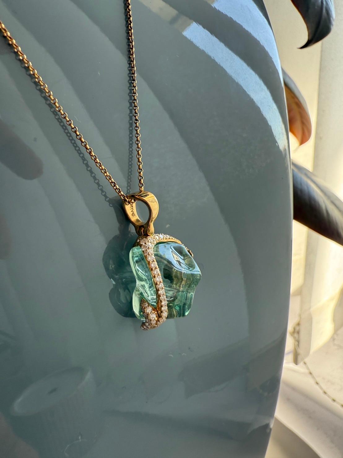 18K Yellow Gold Pendant White Diamond and Aquamarine For Sale 4