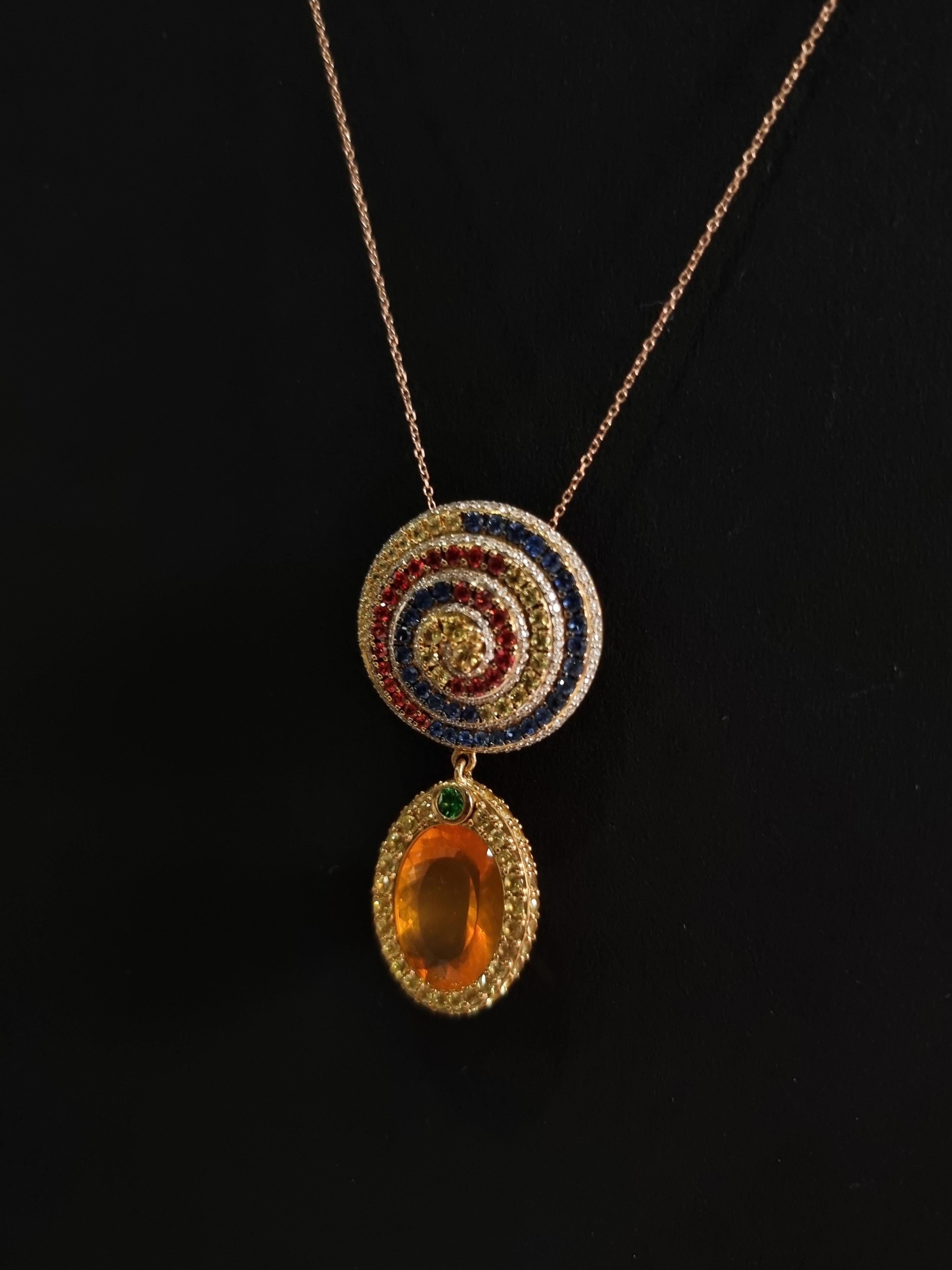 Taille ronde Pendentif en or jaune 18K Diamant blanc Saphirs Tsavorite et Opale Feu en vente