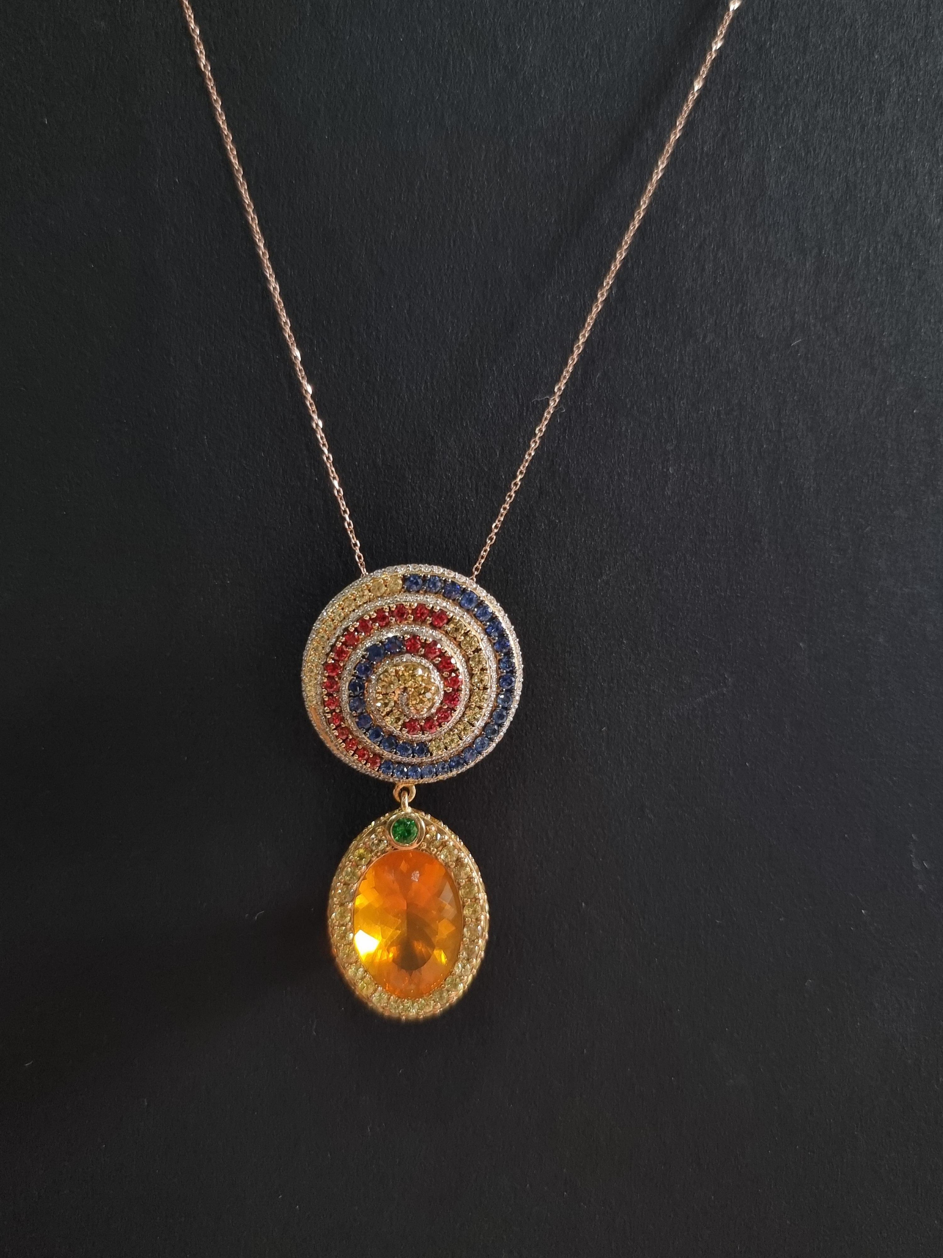 Pendentif en or jaune 18K Diamant blanc Saphirs Tsavorite et Opale Feu en vente 1