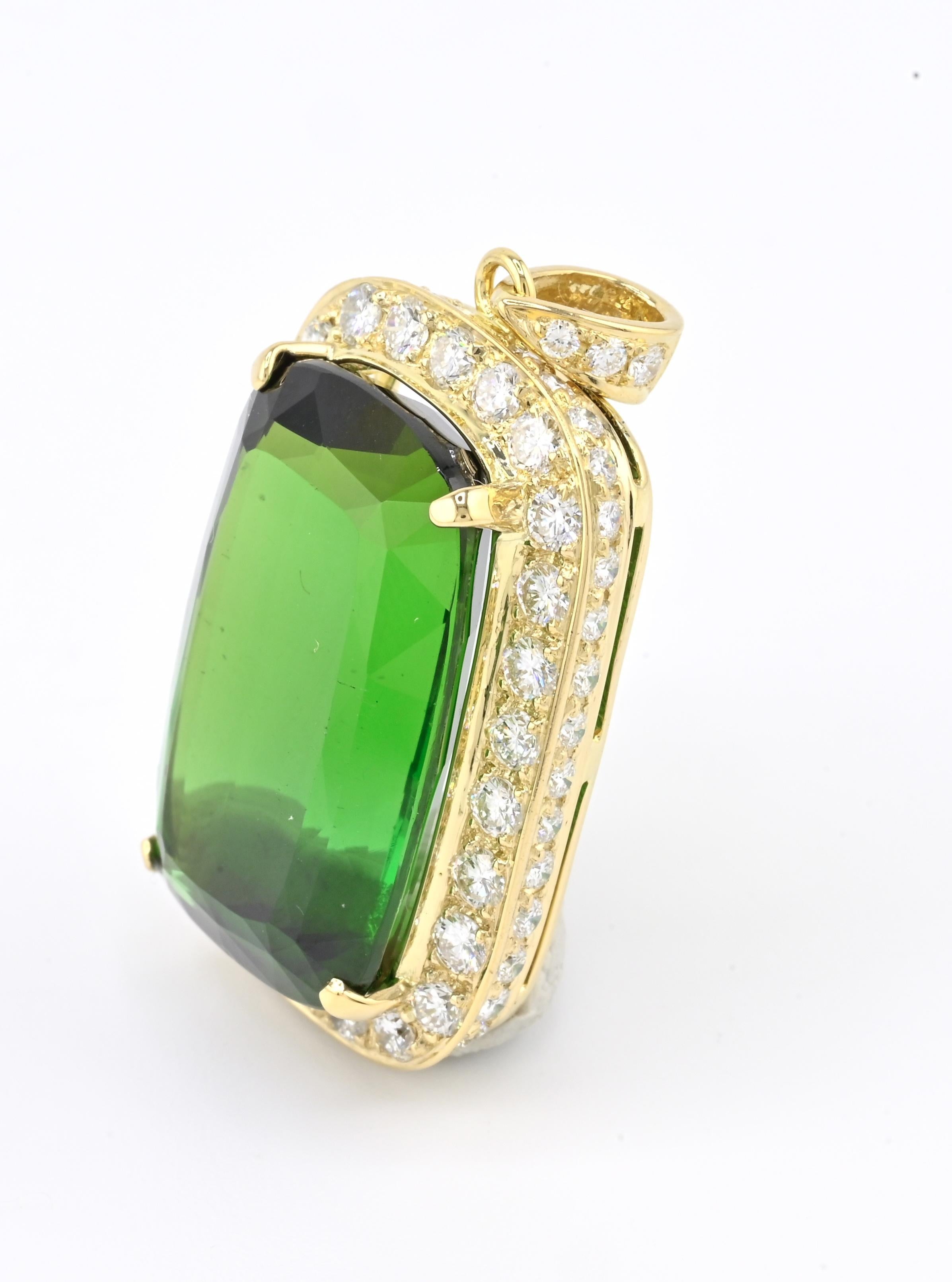 Taille coussin Pendentif en or jaune 18 carats avec tourmaline de 26,51 carats et diamants de 2,25 carats en vente