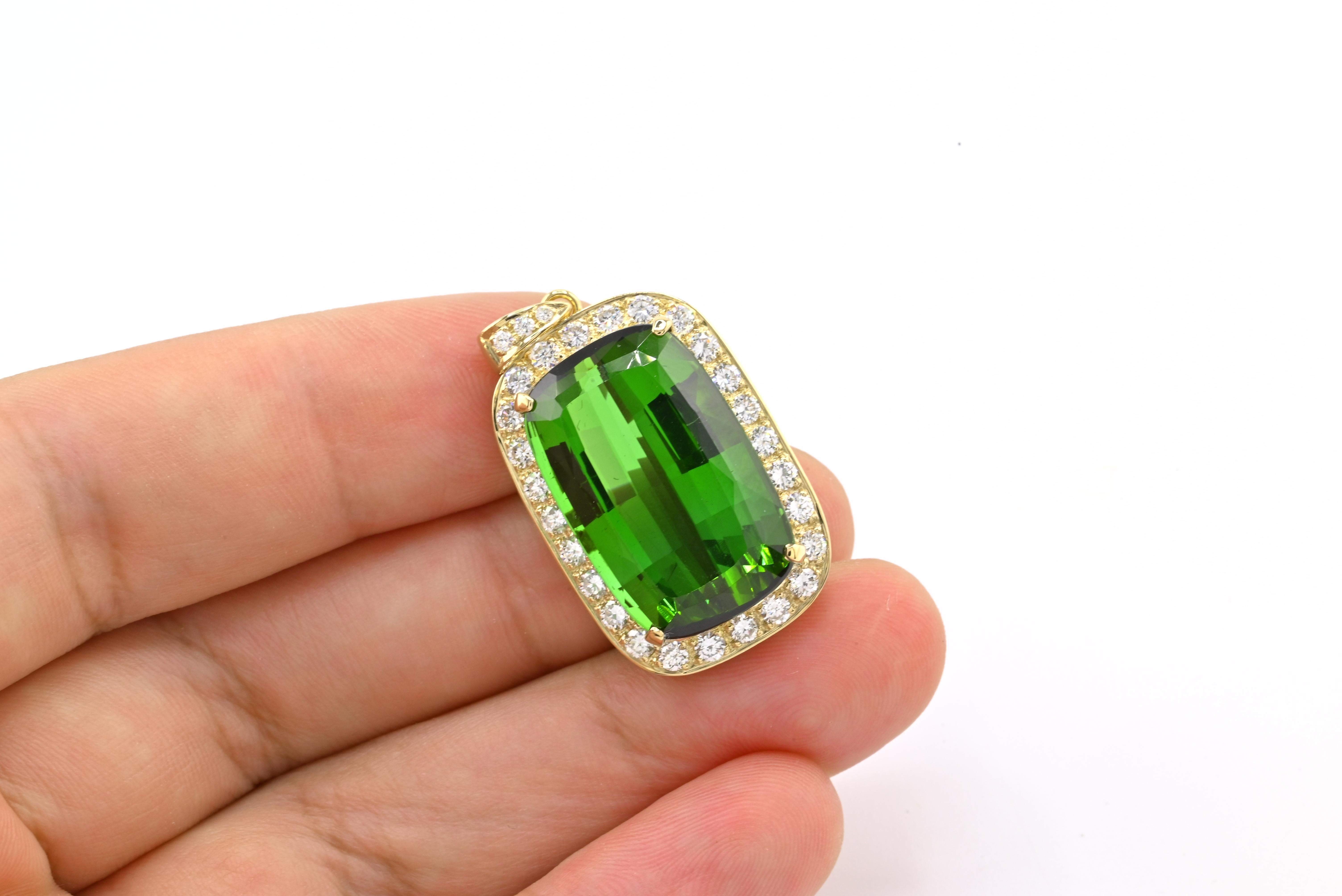 Pendentif en or jaune 18 carats avec tourmaline de 26,51 carats et diamants de 2,25 carats Unisexe en vente