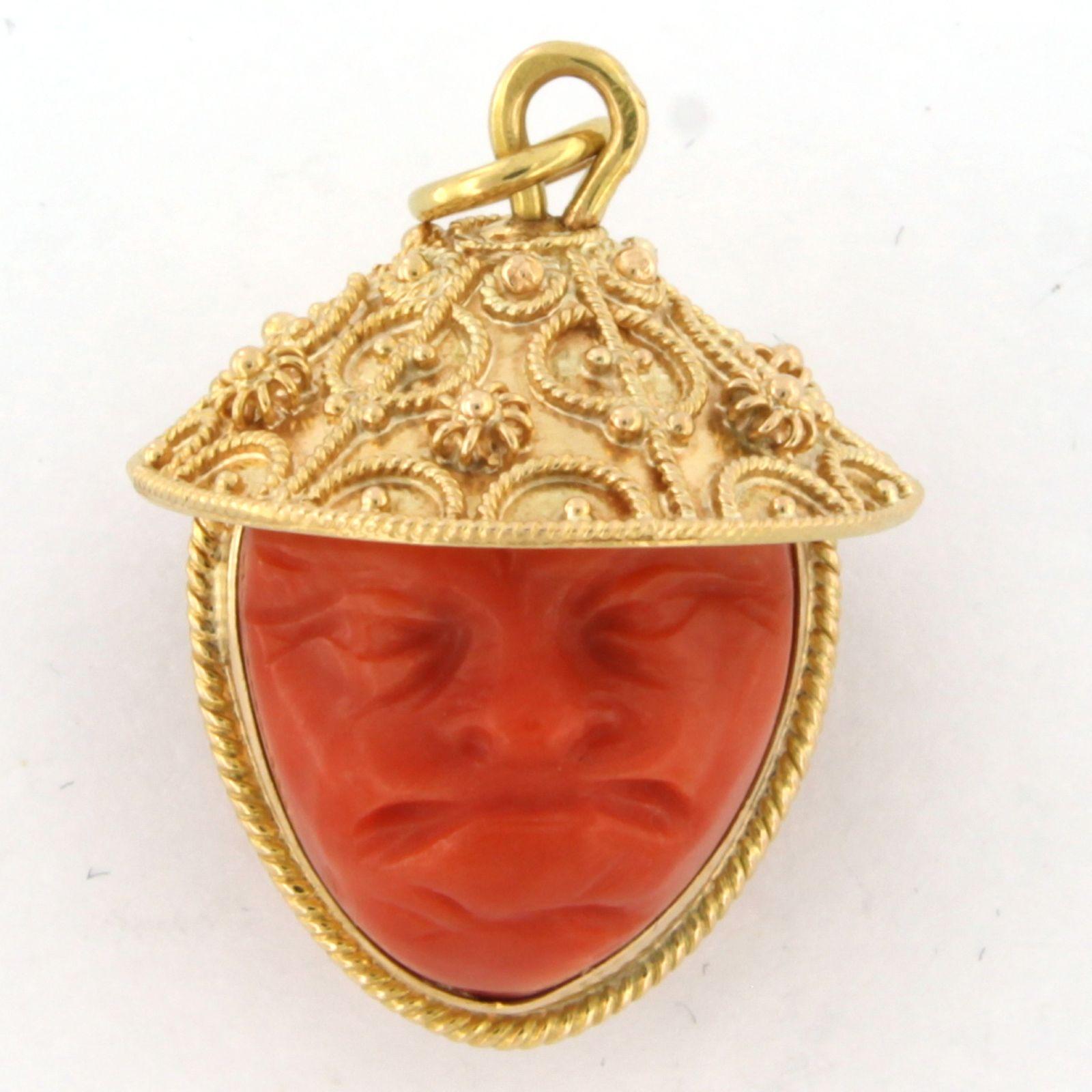 Pendentif en or jaune 18 carats avec corail taillé en forme de tête - 12,2 grammes en vente 2