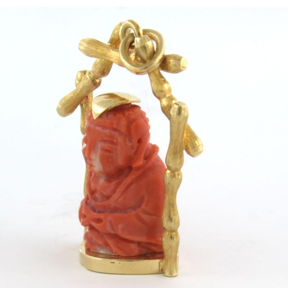 Moderne Pendentif en or jaune 18 carats avec corail en forme de bouddha 10,8 grammes en vente