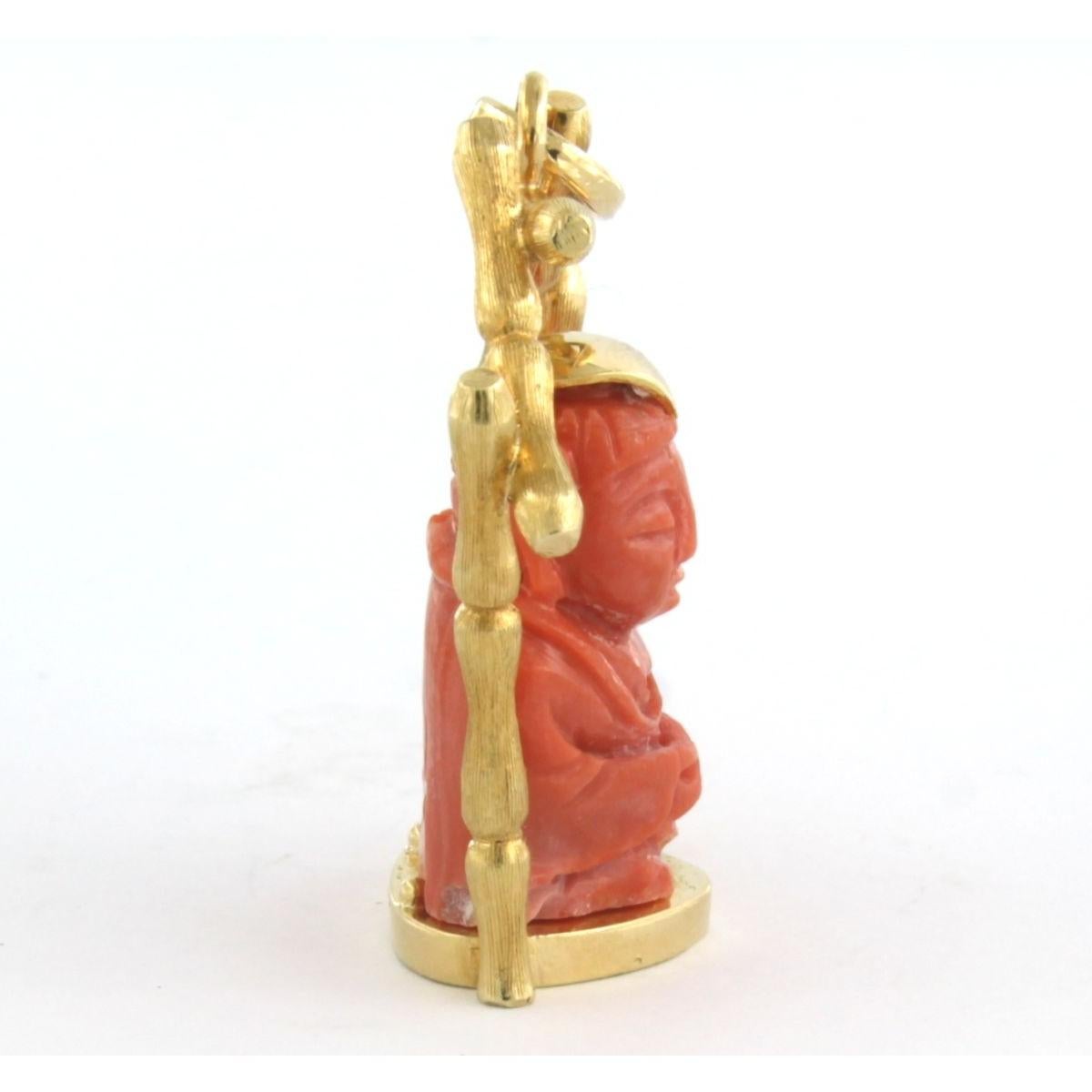 Pendentif en or jaune 18 carats avec corail en forme de bouddha 10,8 grammes Excellent état - En vente à The Hague, ZH
