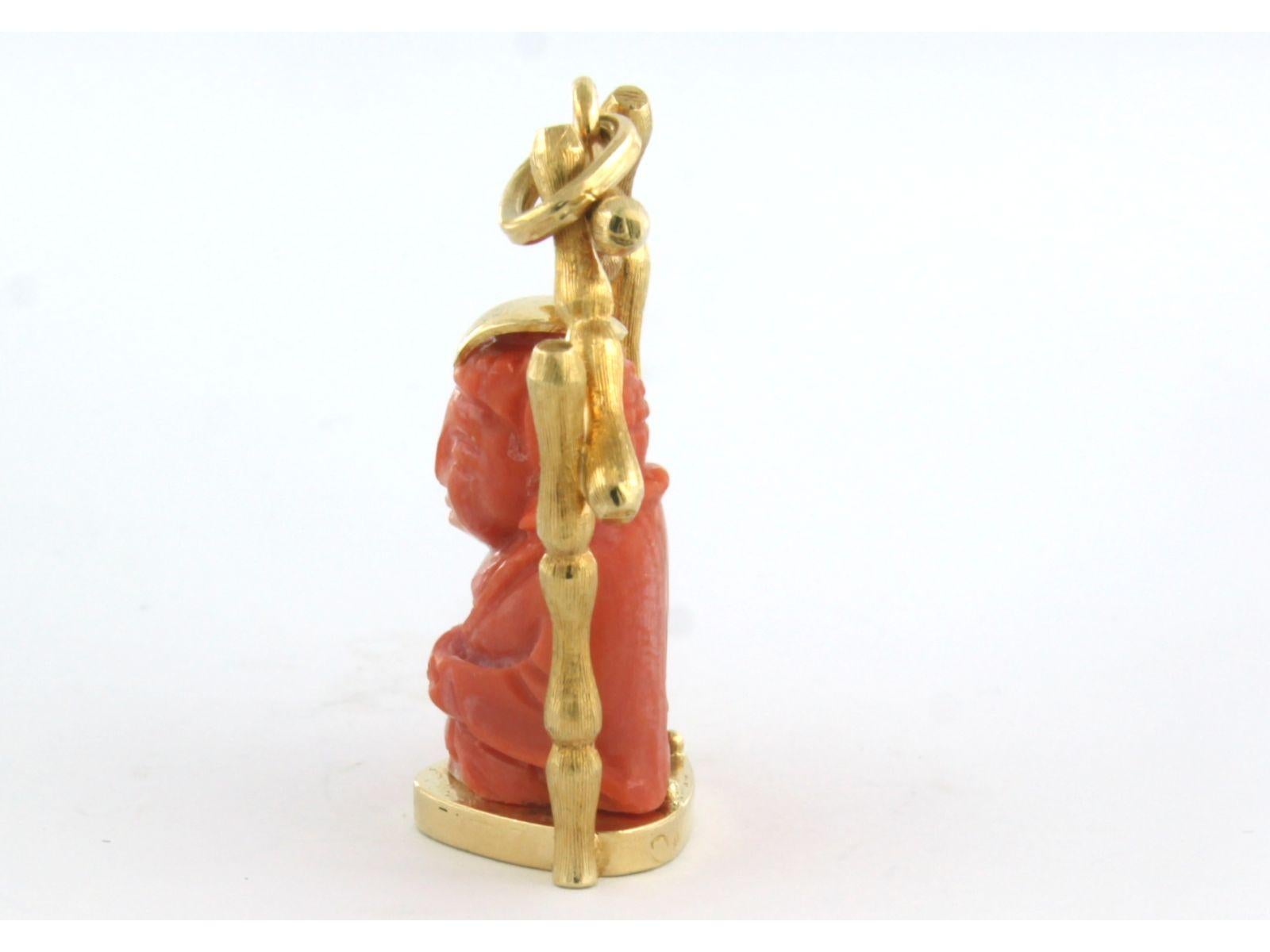 Pendentif en or jaune 18 carats avec corail en forme de bouddha 10,8 grammes Excellent état - En vente à The Hague, ZH