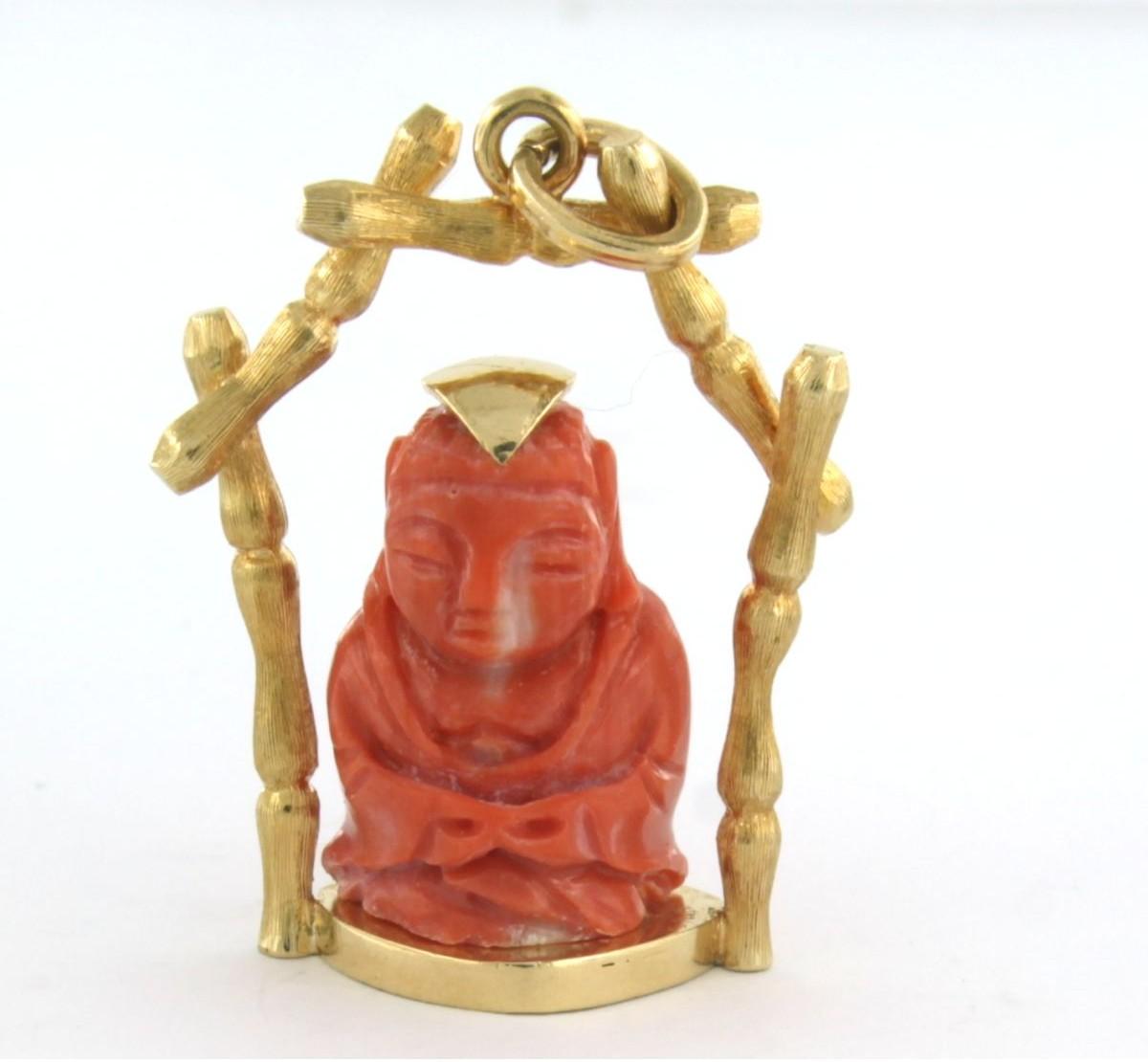 Pendentif en or jaune 18 carats avec corail en forme de bouddha 10,8 grammes en vente 1
