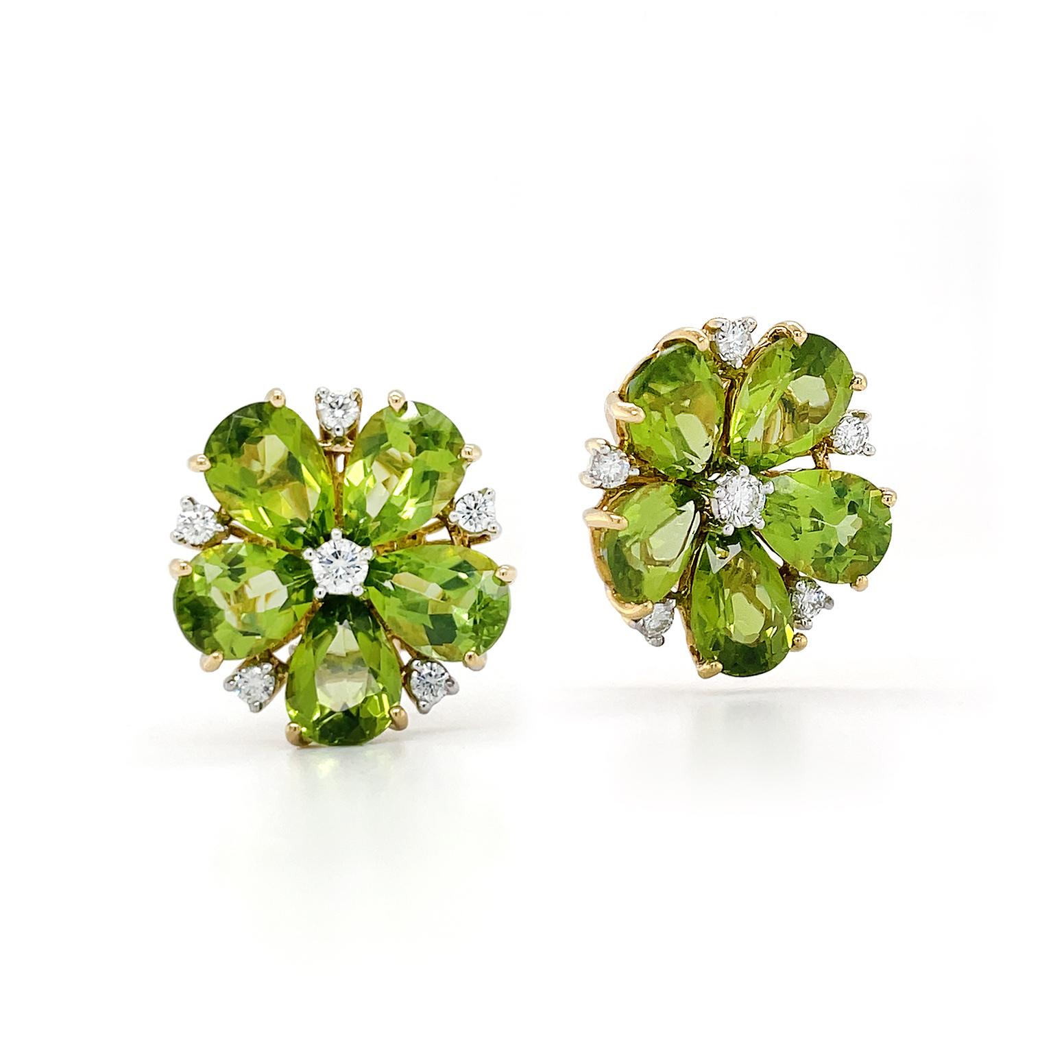 18K Yellow Gold Peridot and Diamond Cluster Earrings In New Condition For Sale In New York, NY
