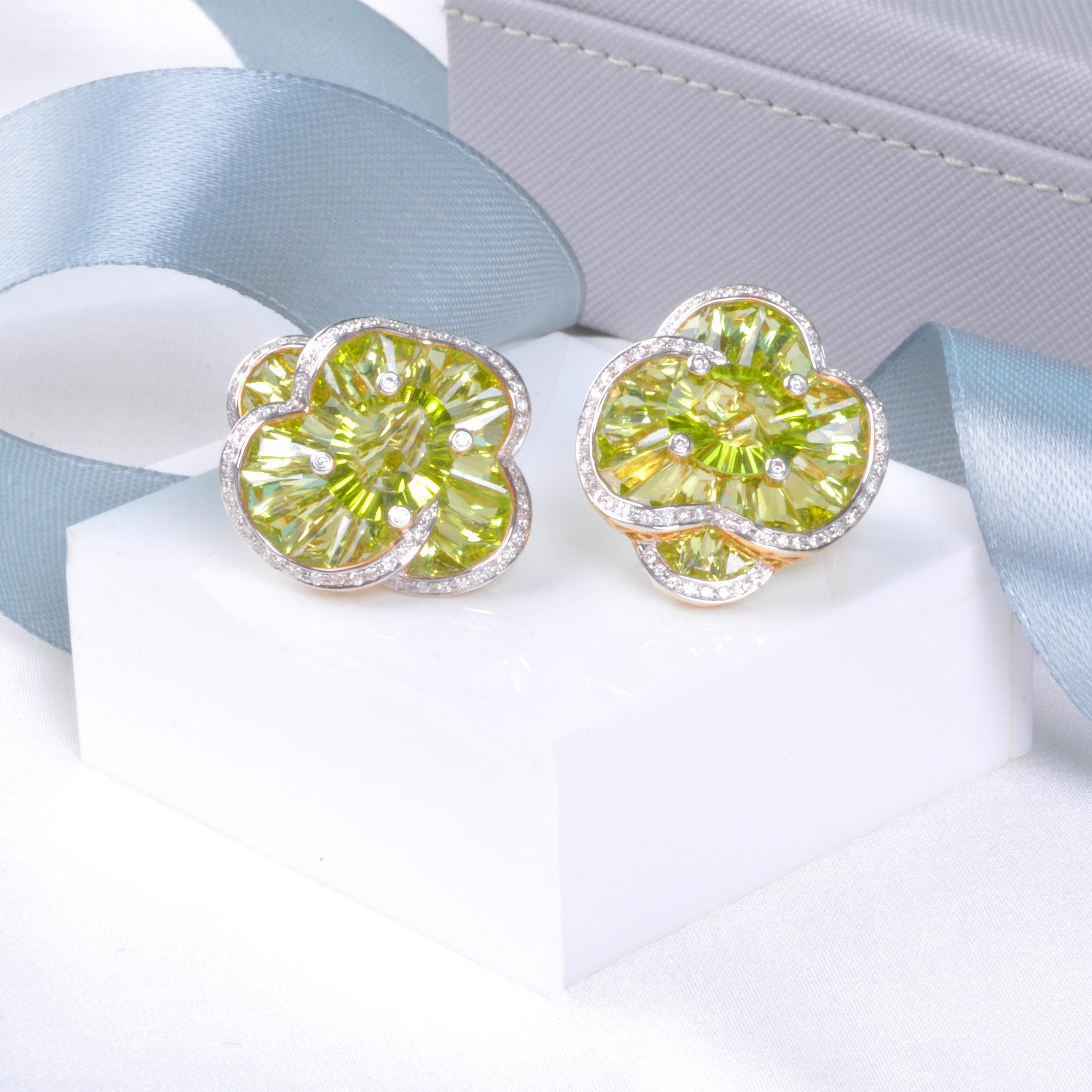 18K Yellow Gold Peridot Special Cut Flower Contemporary Cocktail Stud Earrings For Sale 1