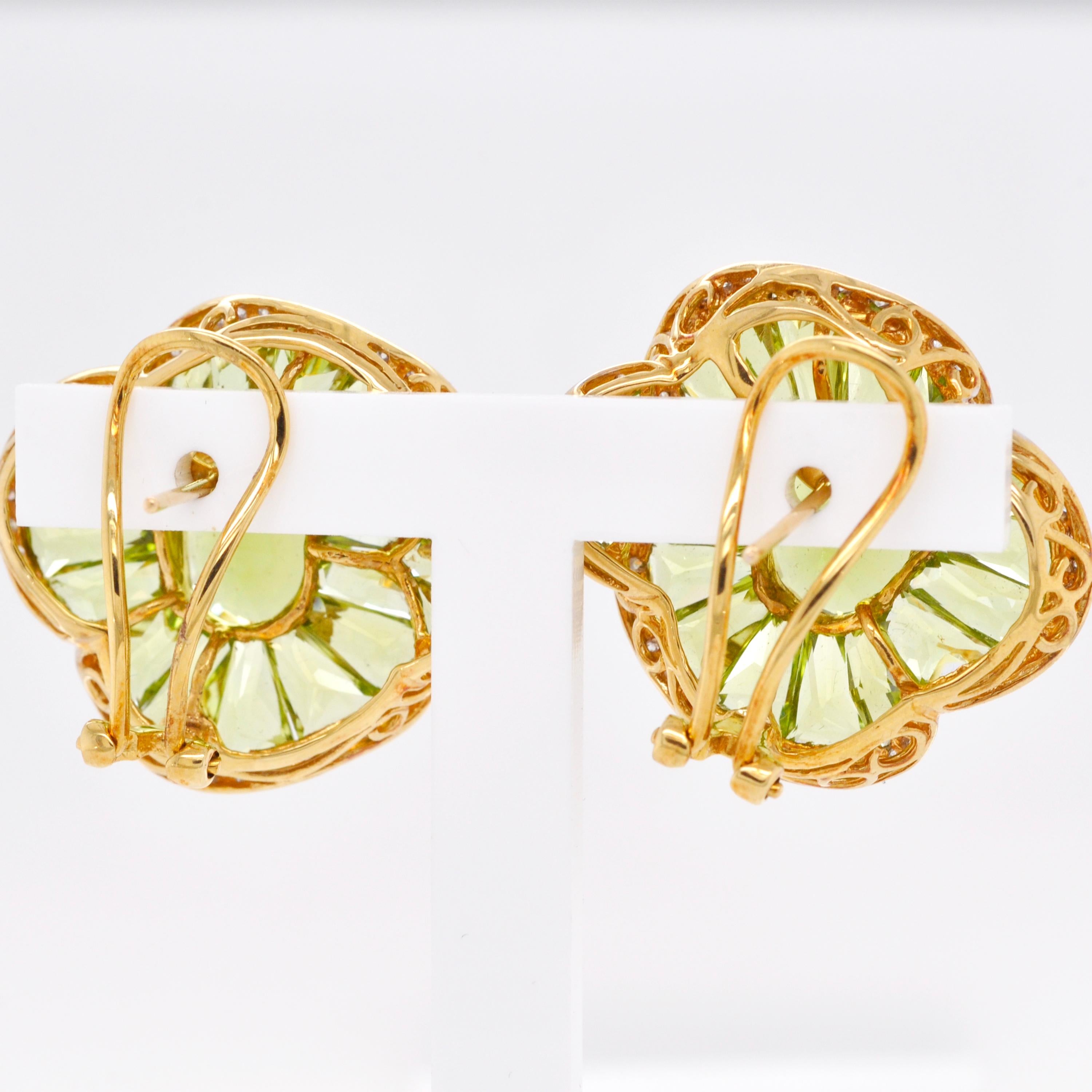 18K Yellow Gold Peridot Special Cut Flower Contemporary Cocktail Stud Earrings For Sale 3