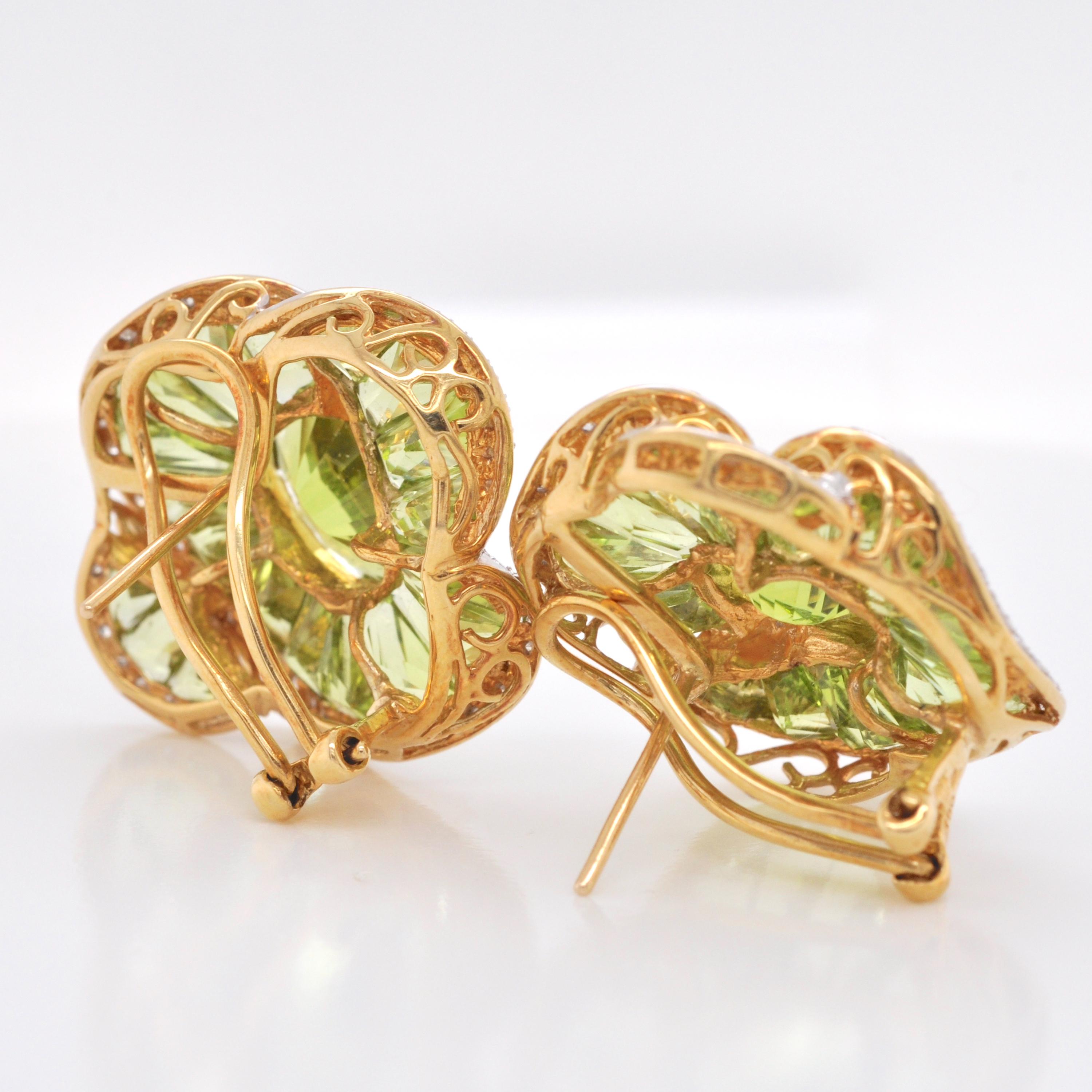 18K Yellow Gold Peridot Special Cut Flower Contemporary Cocktail Stud Earrings For Sale 4