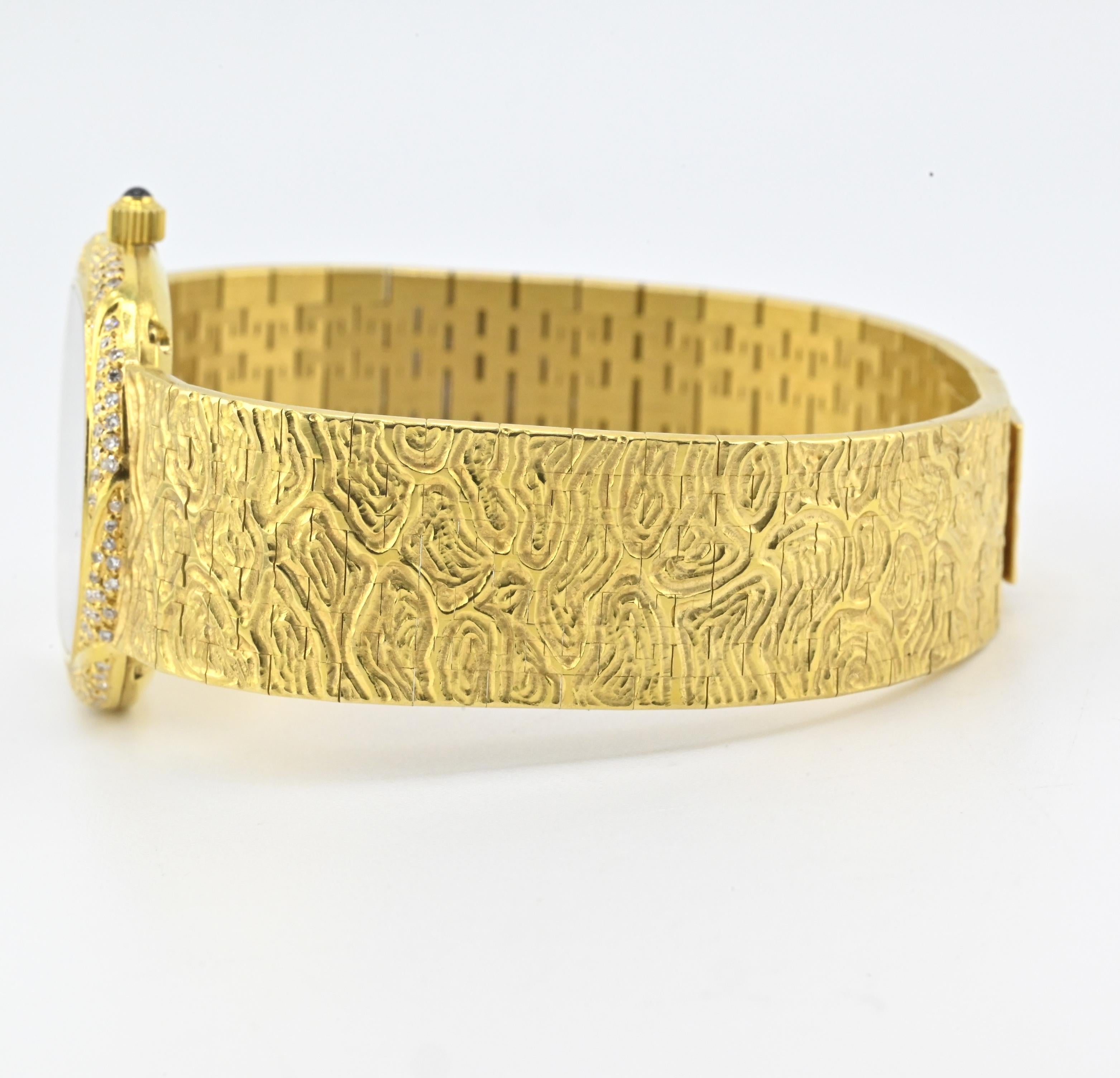 This exquisite Piaget ladies’ watch, reference 95553A34, is crafted from solid 18K yellow gold and weighs an impressive 73.14 grams. Showcasing Swiss luxury at its finest, it features a precise manual wind movement, a shimmering natural diamond