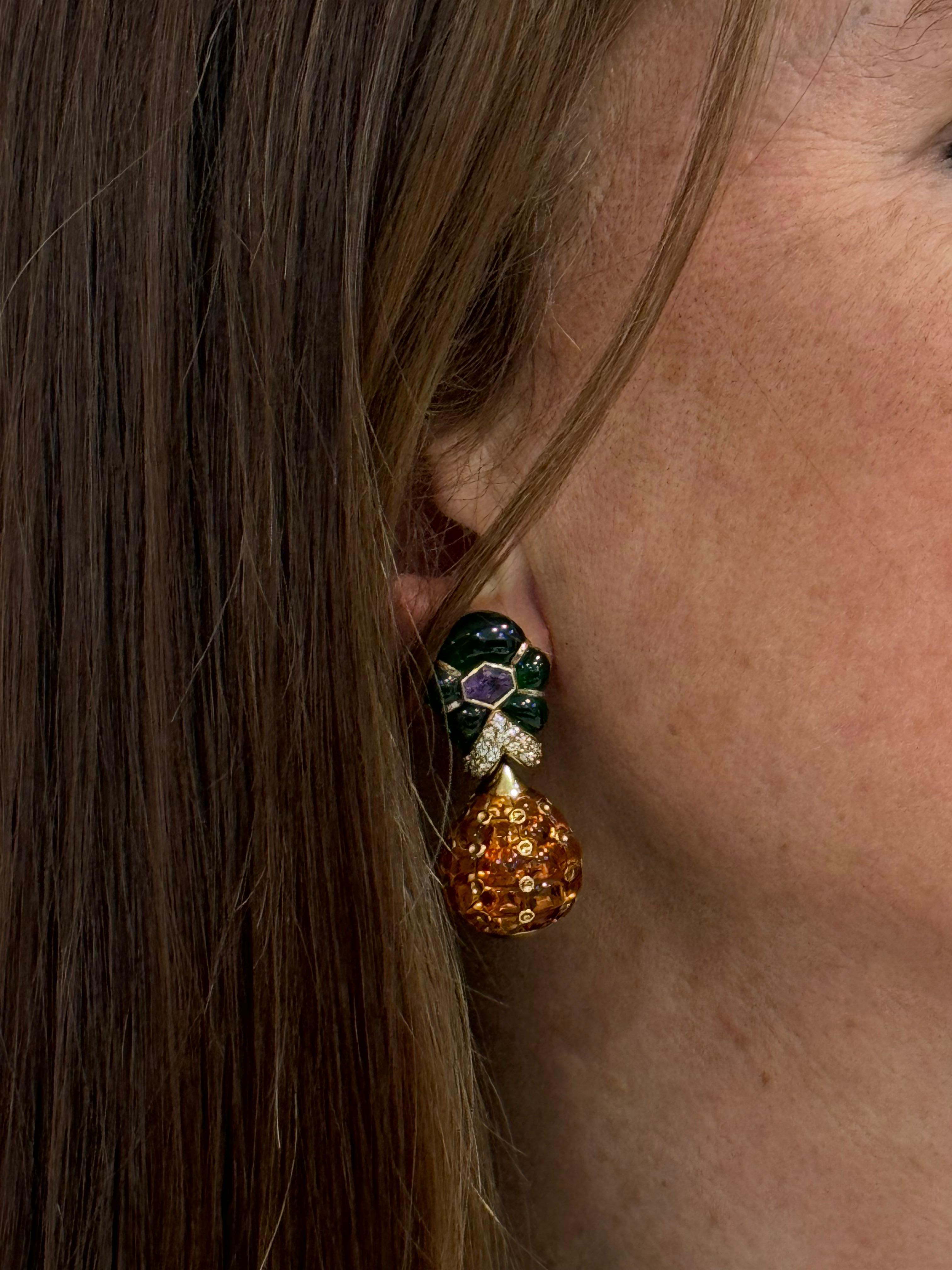 Playful yet elegant, these vintage pineapple-themed clip-on earrings are crafted in rich 18K yellow gold (marked 750). The 