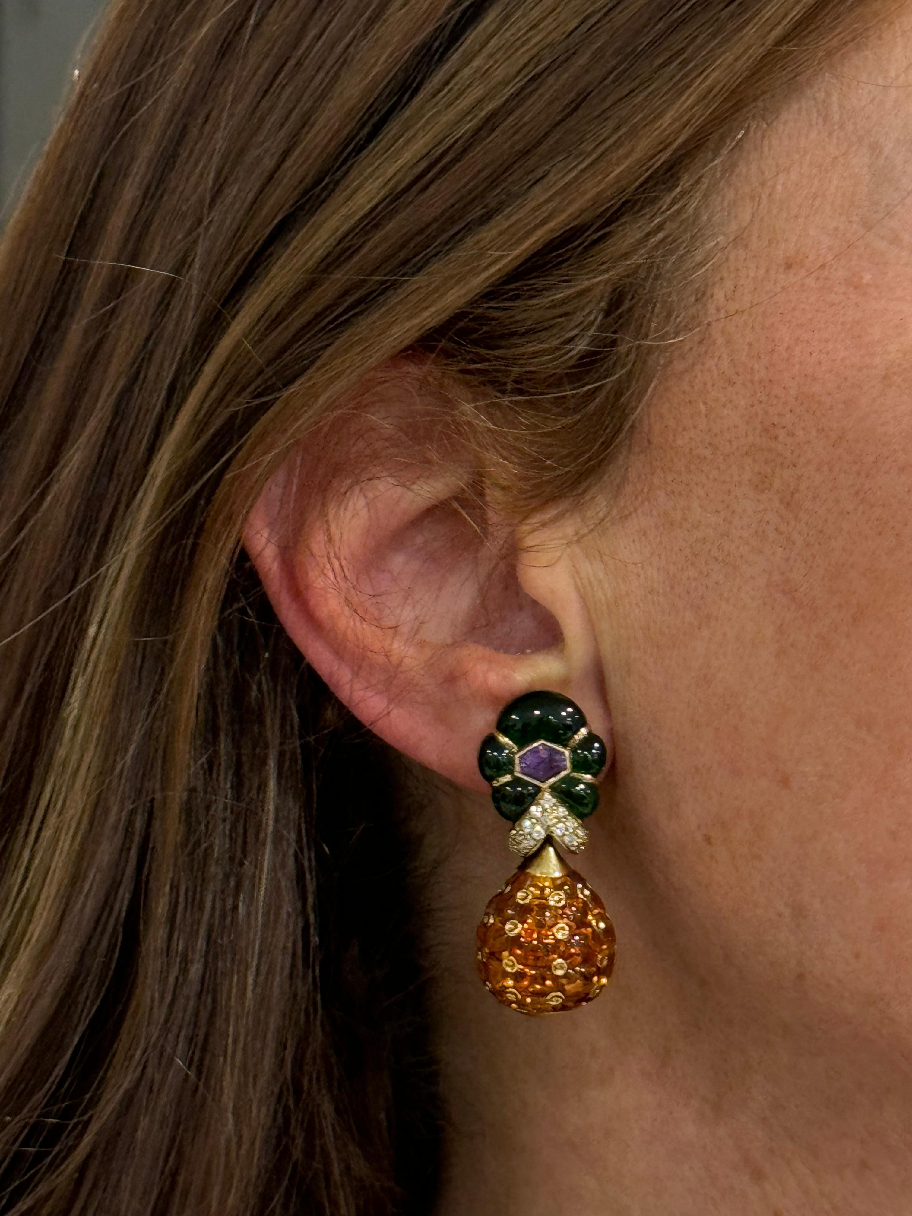 Round Cut 18K Yellow Gold Pineapple Clip-On Earrings For Sale