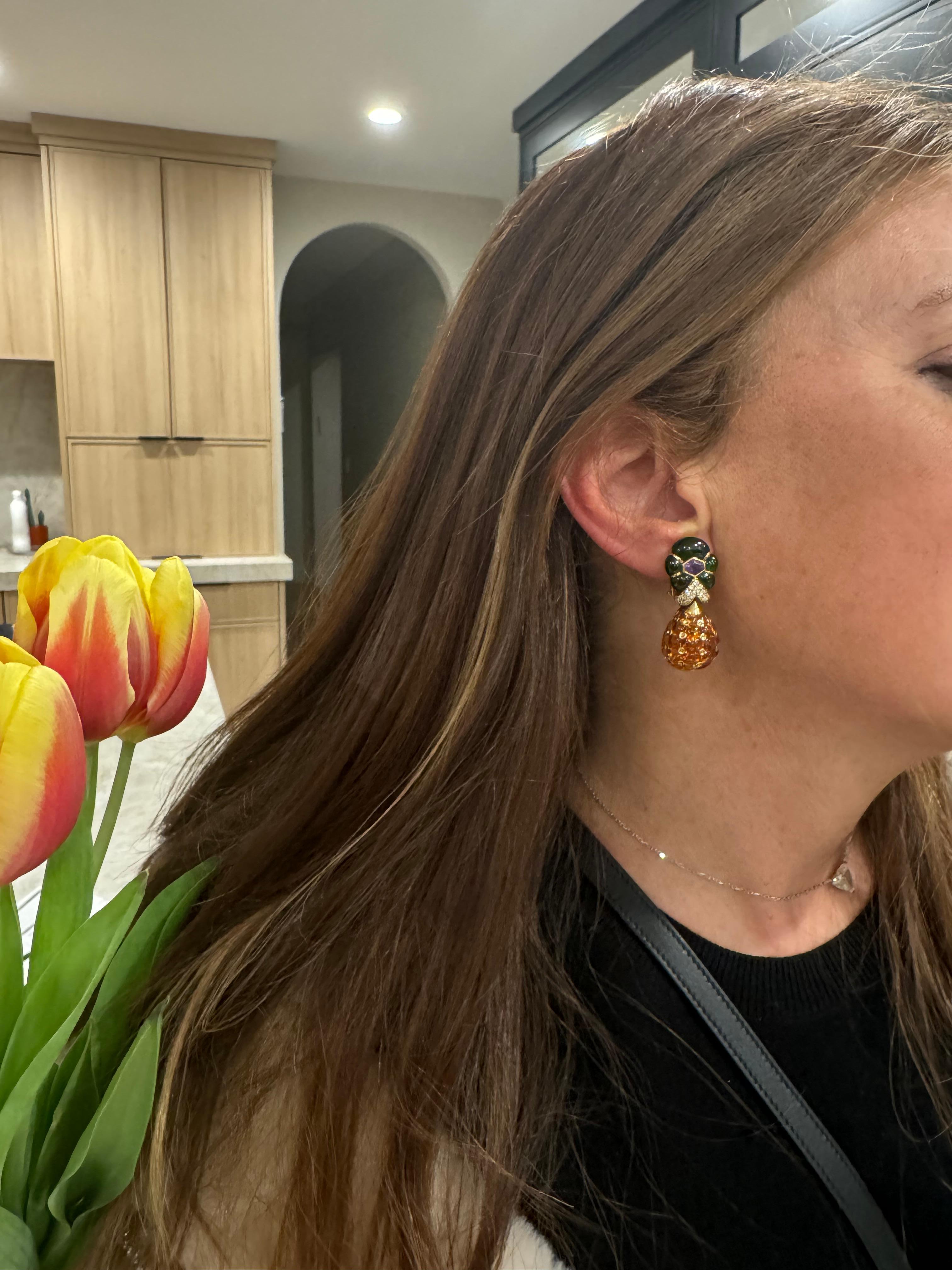 18K Yellow Gold Pineapple Clip-On Earrings In Excellent Condition For Sale In Great Neck Plaza, NY
