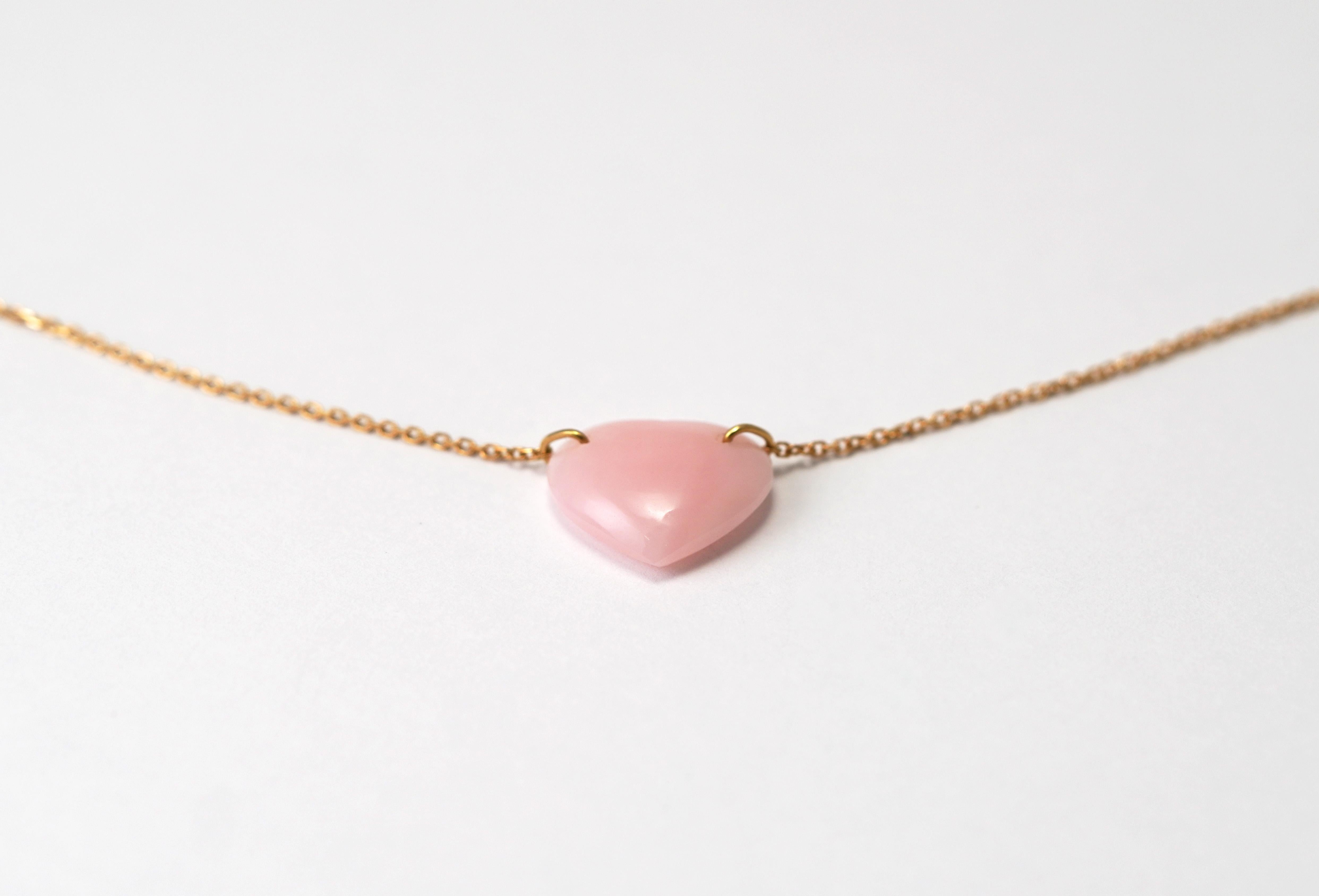 Cuore Collana con cuore in oro giallo 18K e opale rosa in vendita
