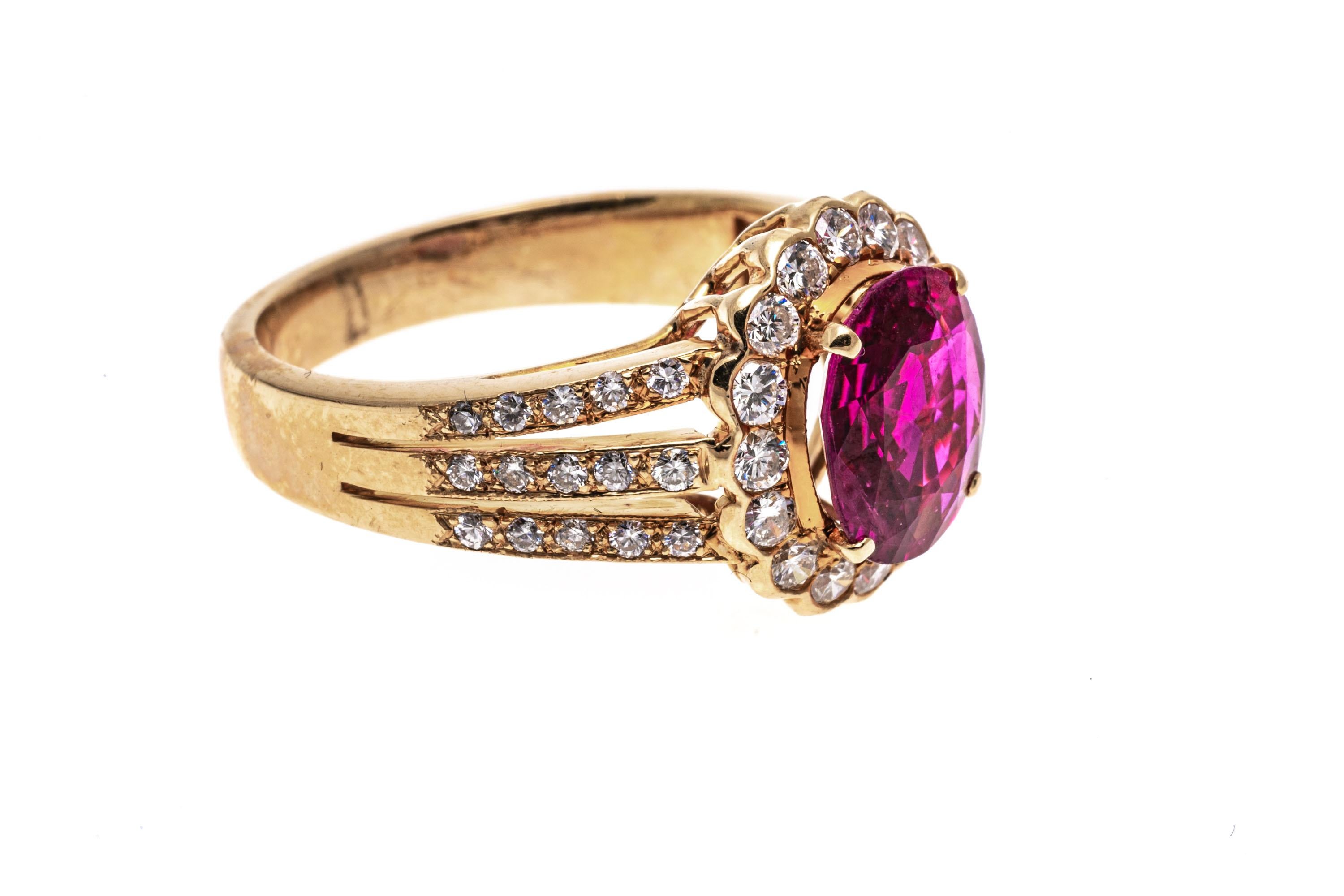 18k Yellow Gold Pink Sapphire and Diamond Cluster Ring, App. 0.47 TCW In Good Condition For Sale In Southport, CT
