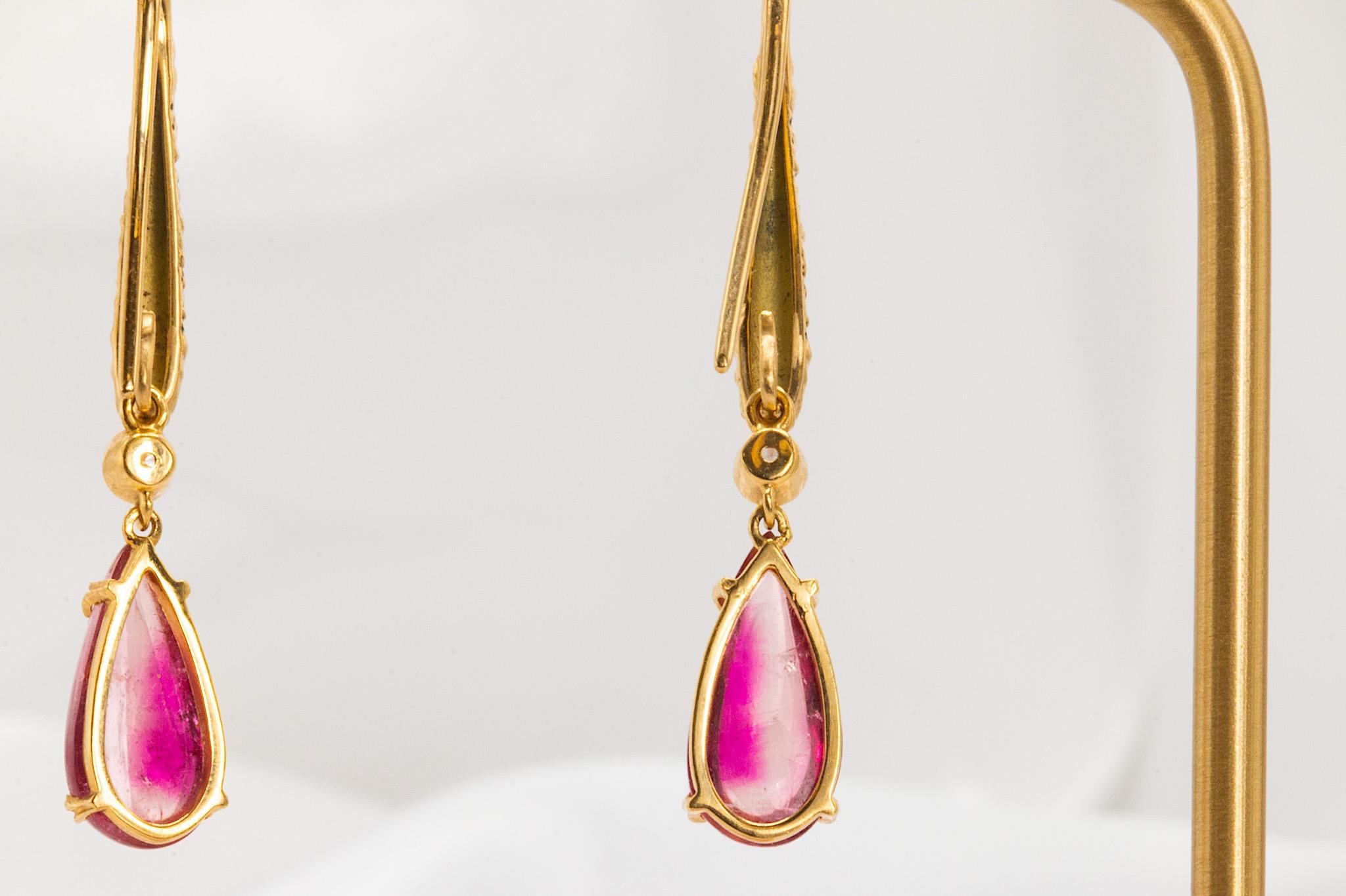 Orecchini a gancio in oro giallo 18k con tormalina rosa e diamanti In condizioni Nuovo in vendita a Houston, TX