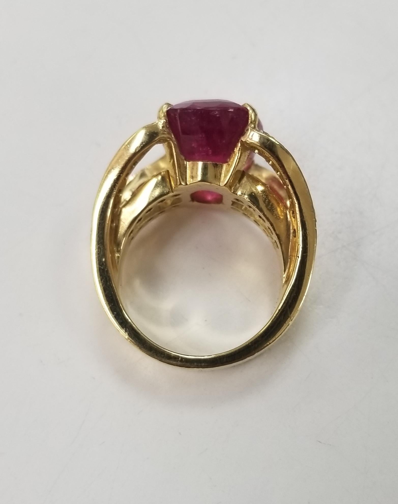 18 Karat Yellow Gold Pink Tourmaline and Diamond Ring In Excellent Condition In Los Angeles, CA