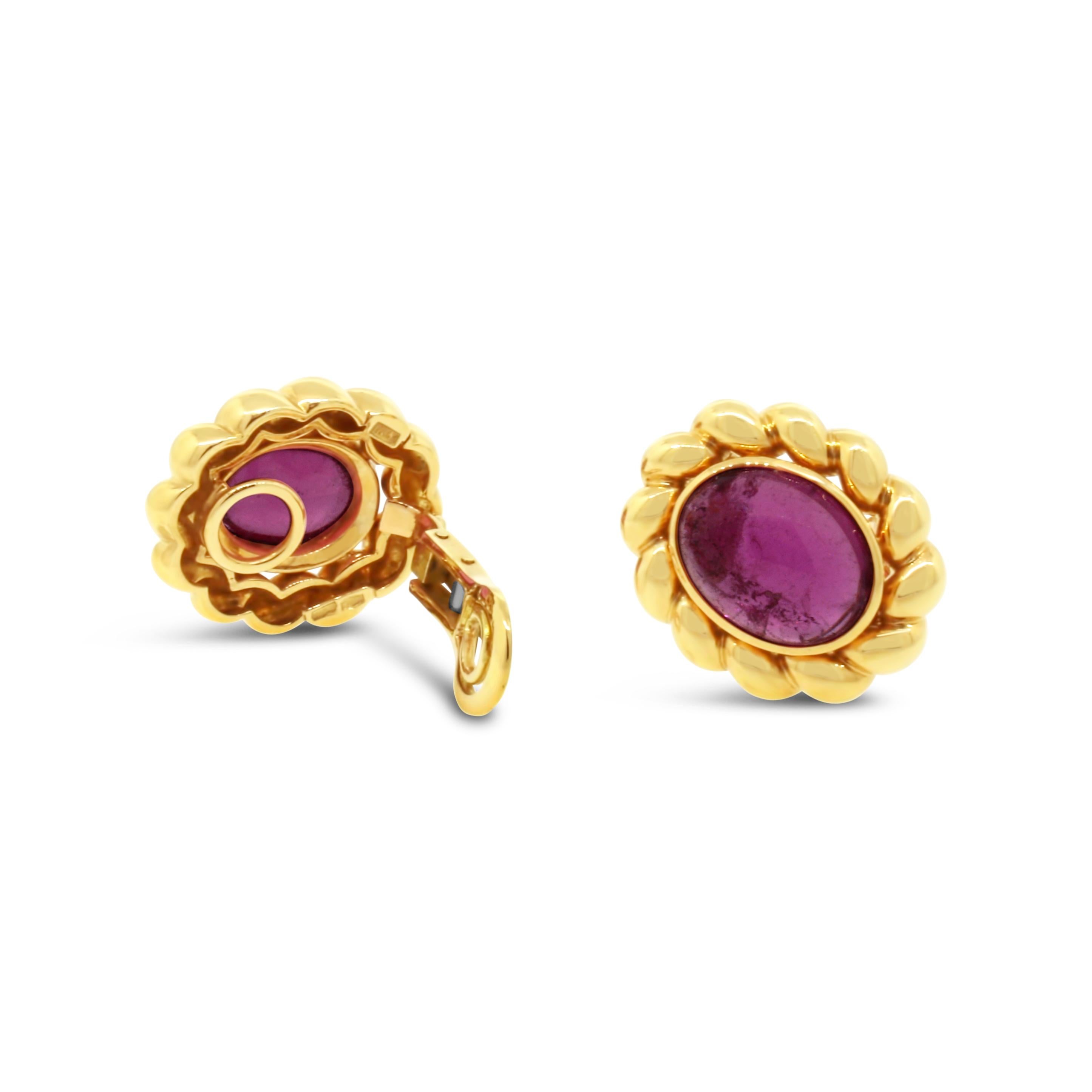 18k Yellow Gold Pink Tourmaline Cabochon Clip-on Earrings In Good Condition For Sale In New York, NY