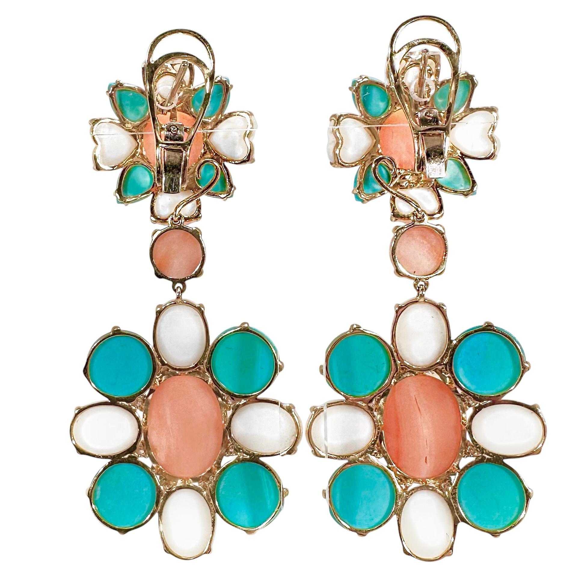 Boucles d'oreilles en or jaune 18 carats, corail roseâtre, turquoise et diamant de 2,75 pouces de long Bon état - En vente à Palm Beach, FL
