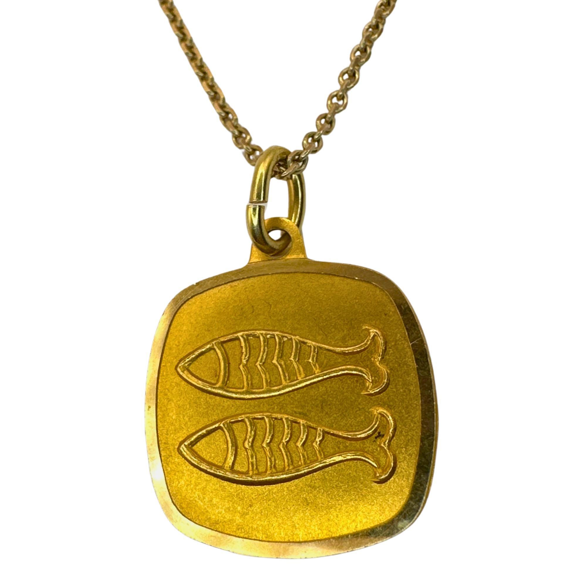 18k Yellow Gold Pisces Pendant with 14k Chain For Sale 3