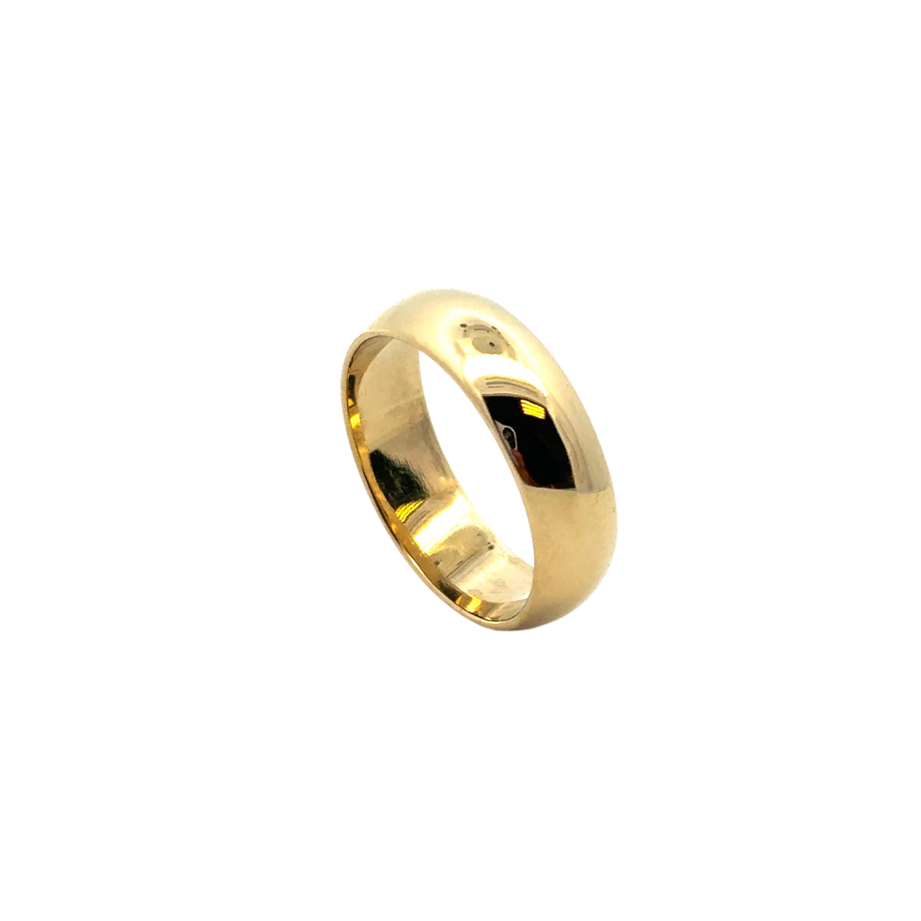 Modern 18k Yellow Gold Plain Wedding Band For Sale