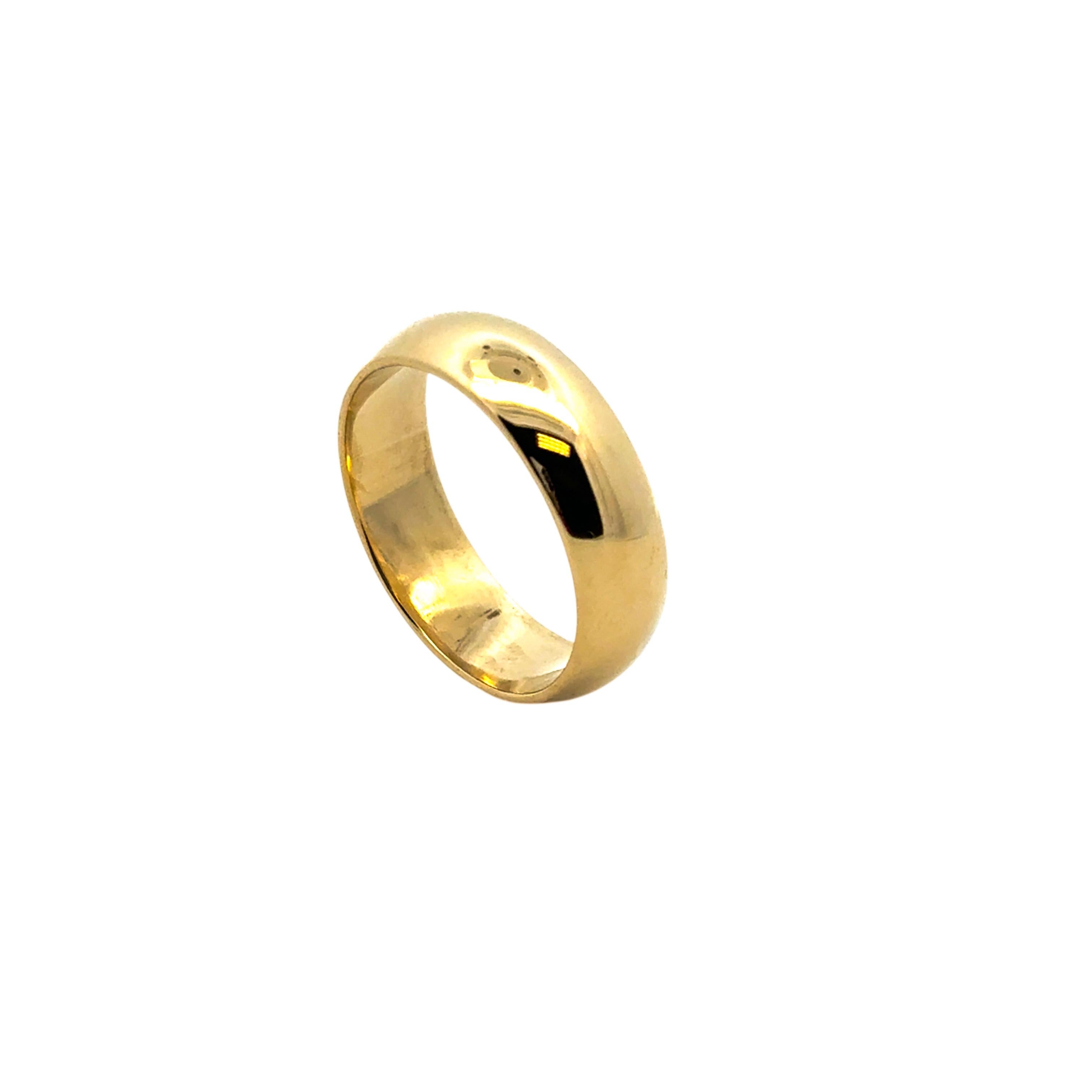 18k Yellow Gold Plain Wedding Band In Excellent Condition For Sale In Boca Raton, FL