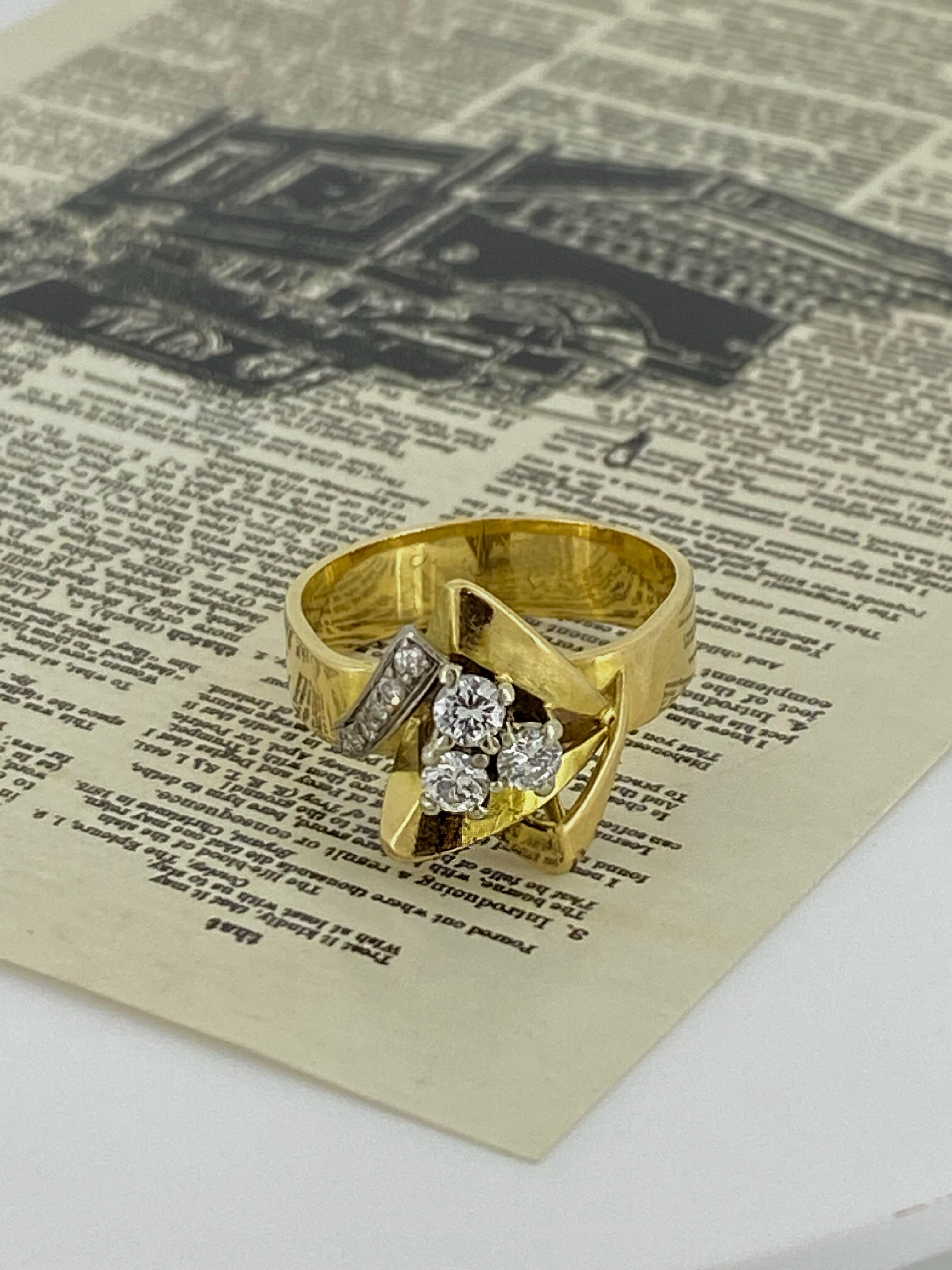 18K Yellow Gold & Platinum 0.40ct Diamond Cluster Retro Ring, c1960's For Sale 2
