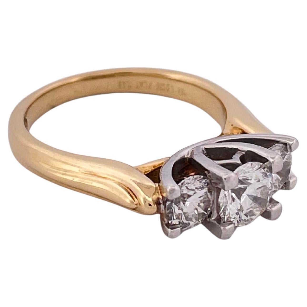 Taille ronde Bague à trois pierres en or jaune 18k et platine 1,49ctw G-H SI1 Diamond en vente