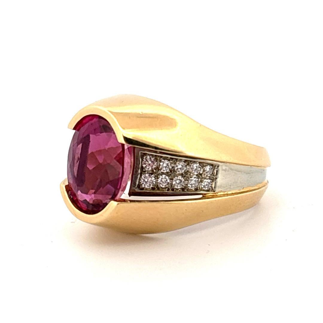 Taglio ovale Anello in oro giallo 18 carati e platino con Morganite rosa da 3,50 carati e diamante da 0,20 carati in vendita