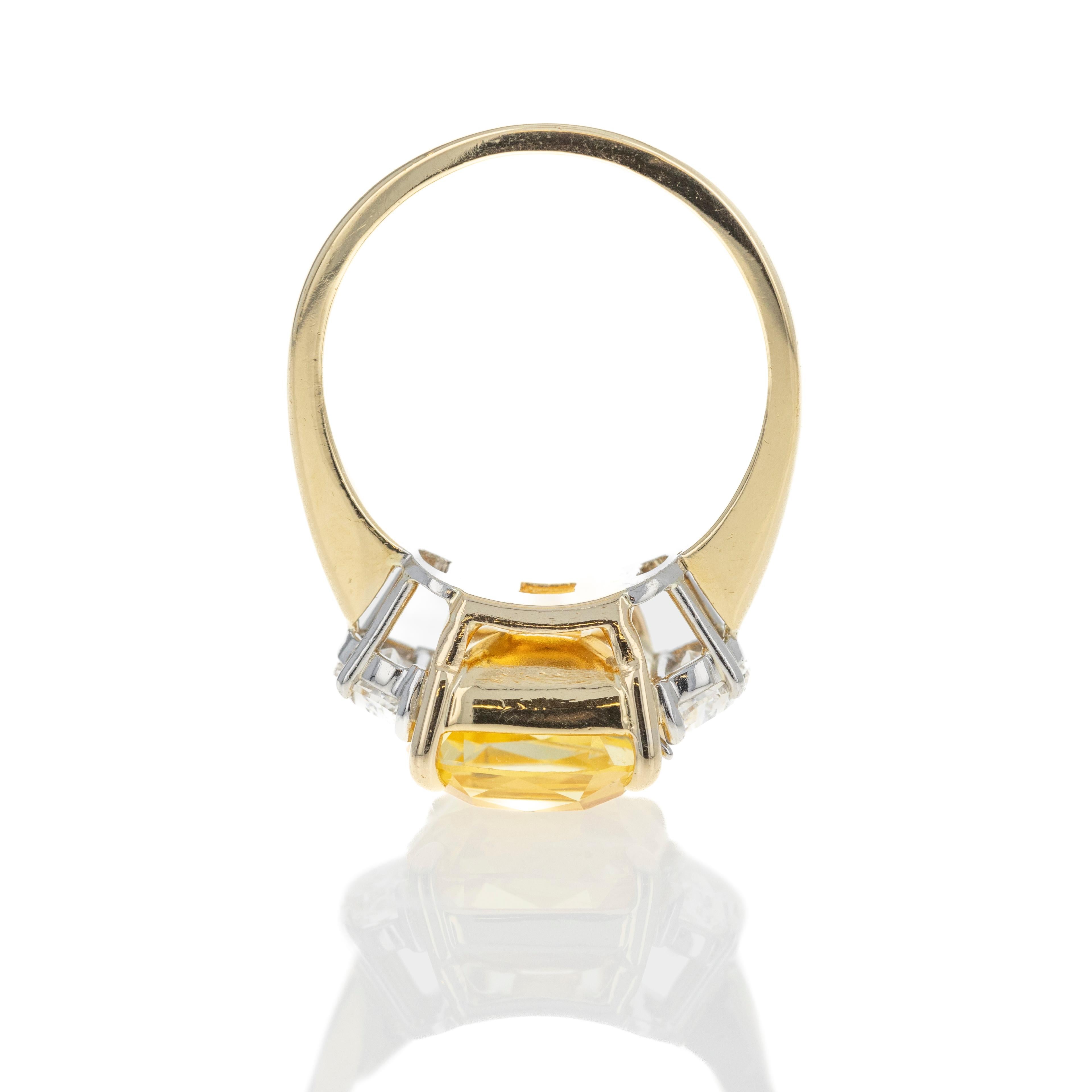 Taille coussin Bague en or jaune 18 carats et platine avec saphir jaune de 5,86 carats, sans chaleur en vente