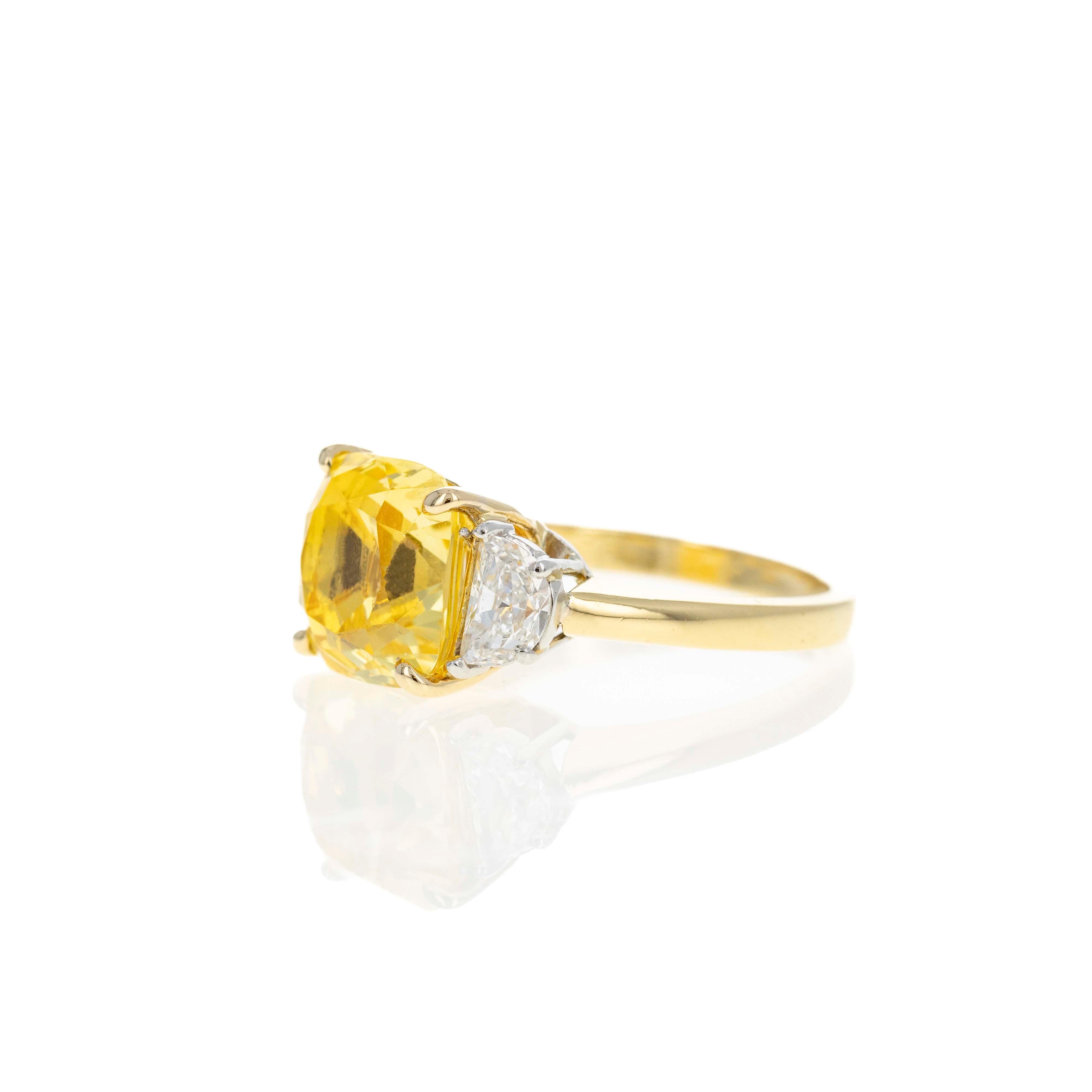 Bague en or jaune 18 carats et platine avec saphir jaune de 5,86 carats, sans chaleur Pour femmes en vente