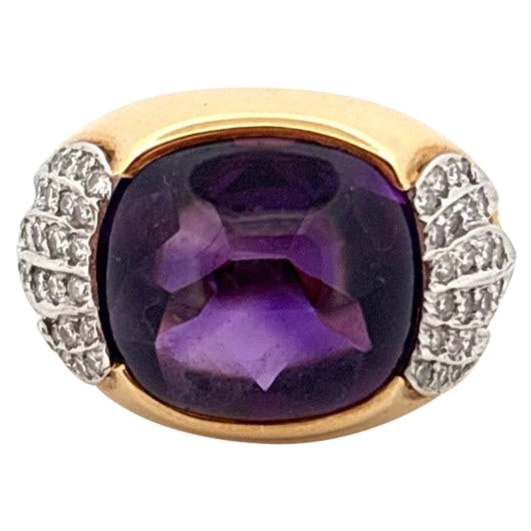 Bague en or jaune 18 carats et platine Améthyste cabochon 6,80 carats 0,40 carat Diamant
