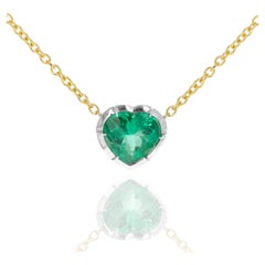 Collier à chaton en or jaune 18 carats et platine avec émeraudes en forme de cœur de 7,31 carats