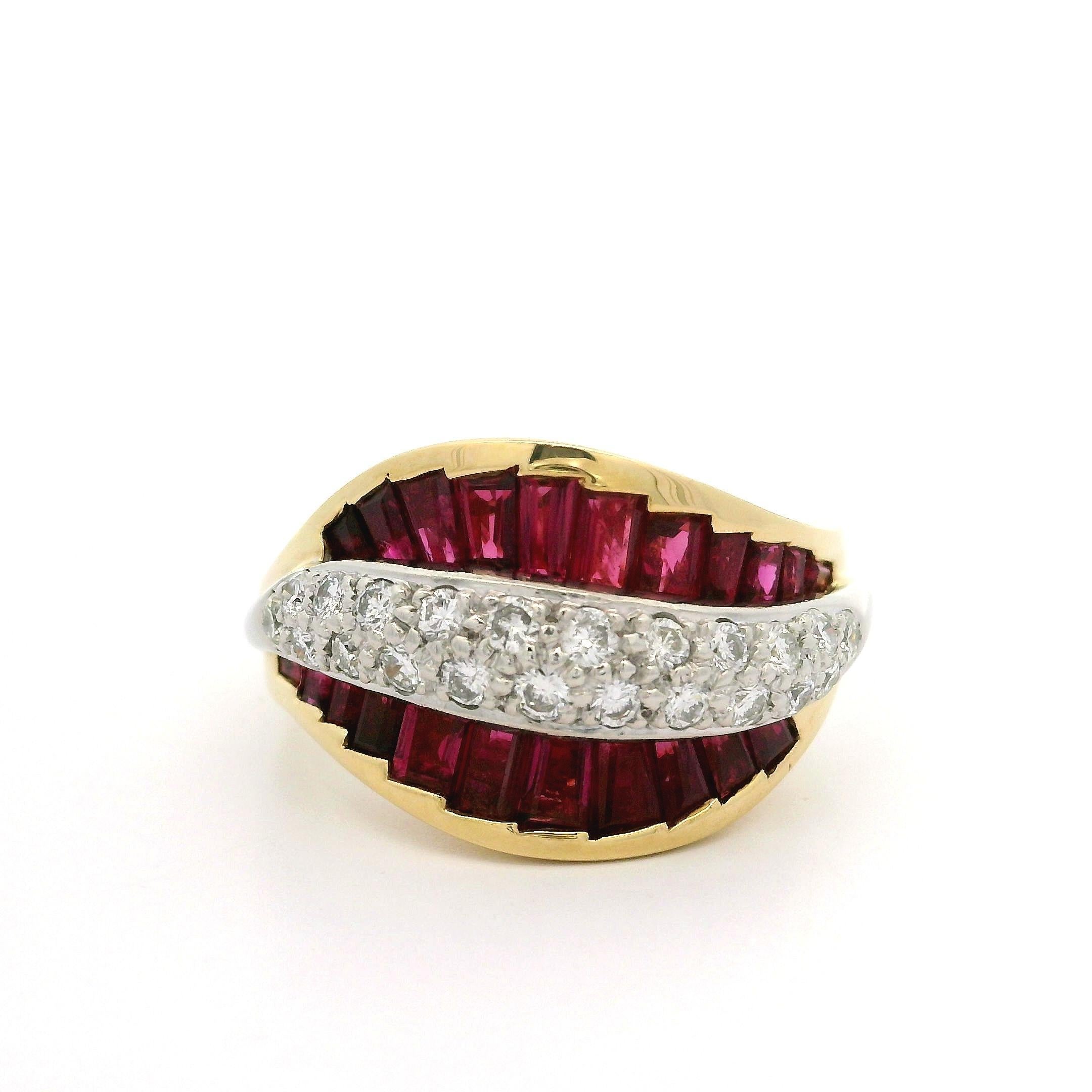 Bague de haute qualité en or jaune 18 carats, platine, rubis baguette 2,82 carats et diamants en vente 5