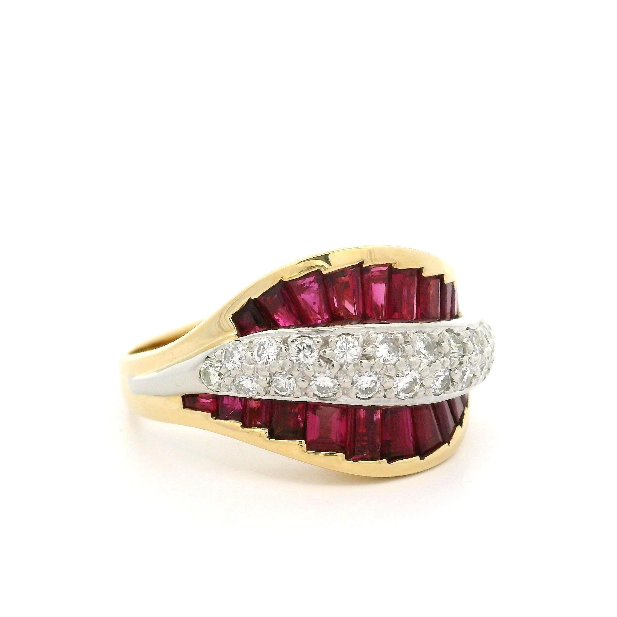 Bague de haute qualité en or jaune 18 carats, platine, rubis baguette 2,82 carats et diamants en vente 6