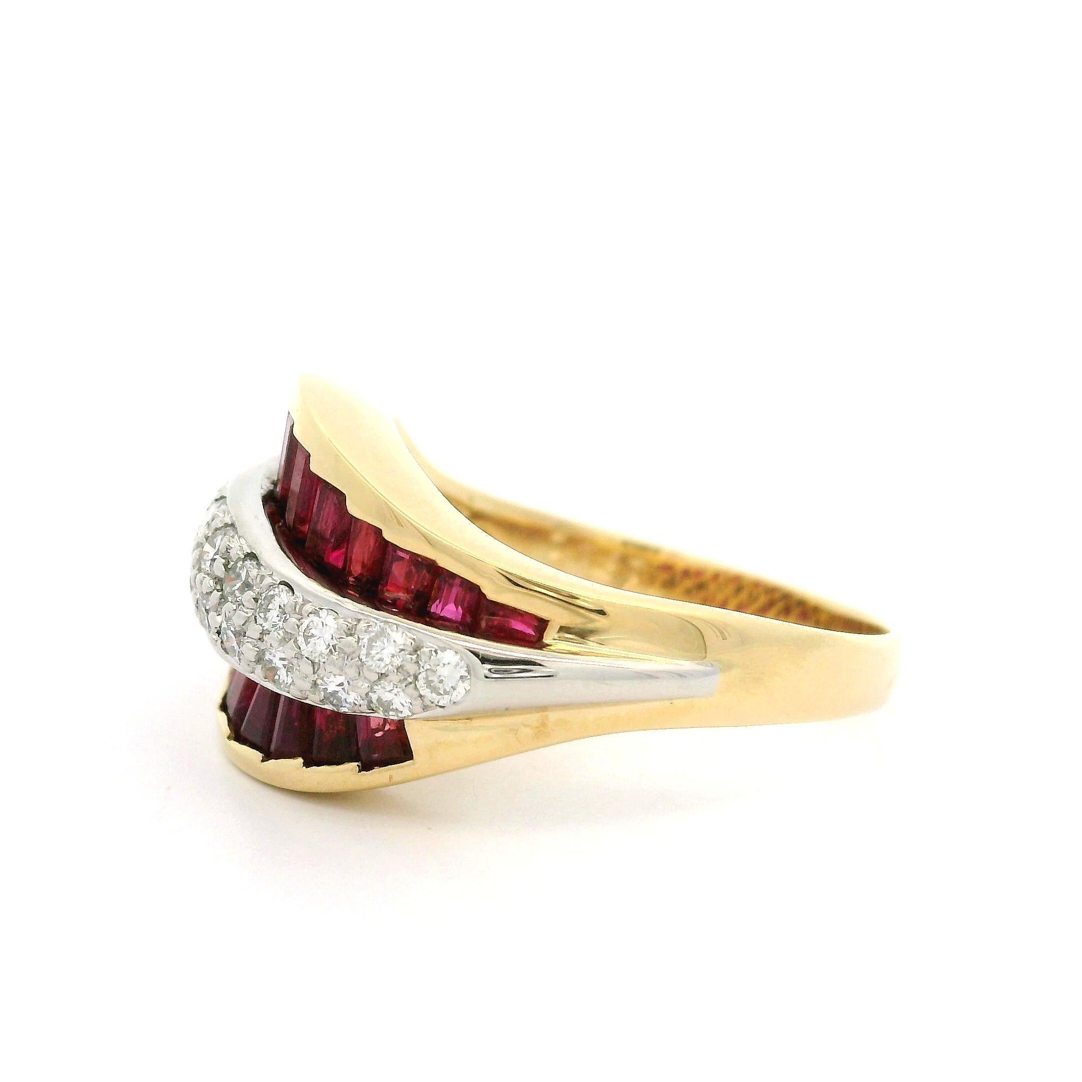 Bague de haute qualité en or jaune 18 carats, platine, rubis baguette 2,82 carats et diamants Excellent état - En vente à Montclair, NJ