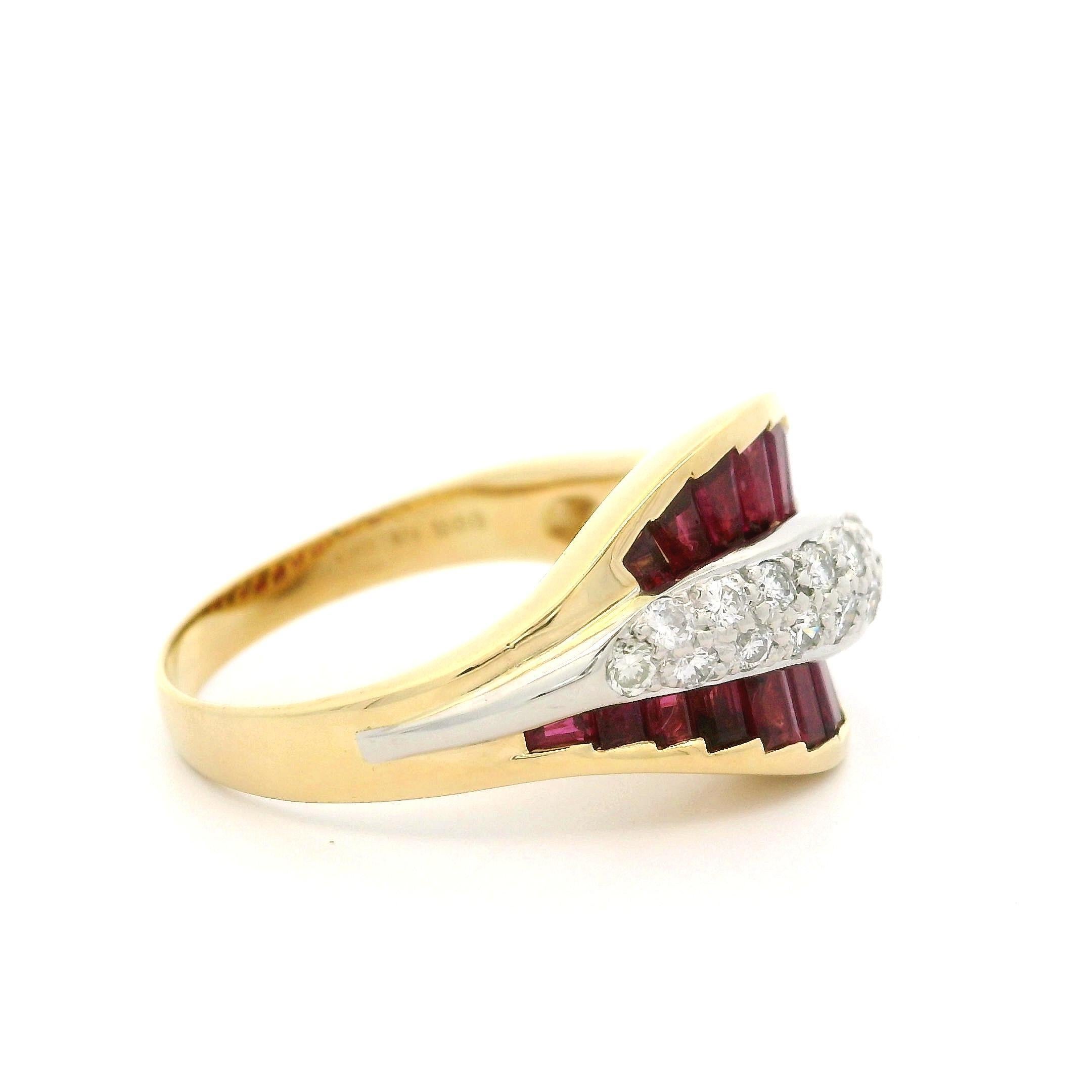 Bague de haute qualité en or jaune 18 carats, platine, rubis baguette 2,82 carats et diamants en vente 1