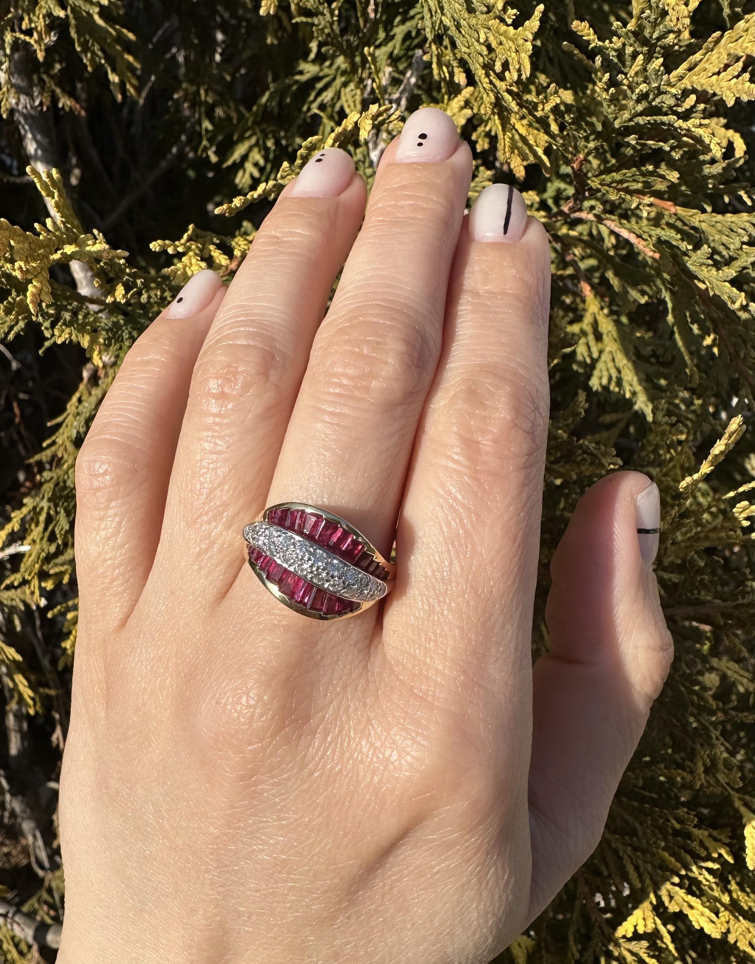 Bague de haute qualité en or jaune 18 carats, platine, rubis baguette 2,82 carats et diamants en vente 4