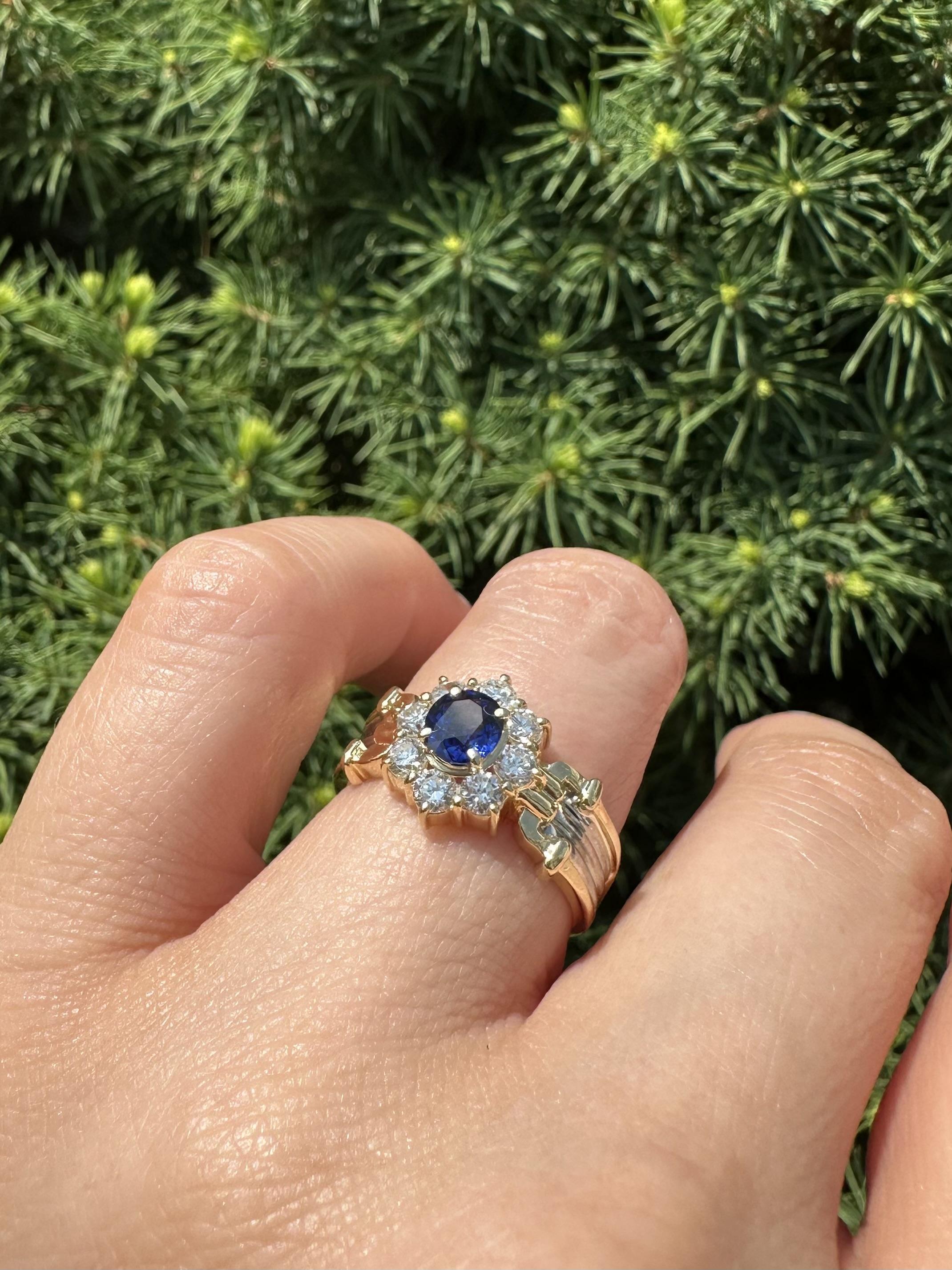 18k Yellow Gold Platinum High Quality Sapphire Diamond Flower Cluster Ring In Excellent Condition For Sale In Montclair, NJ