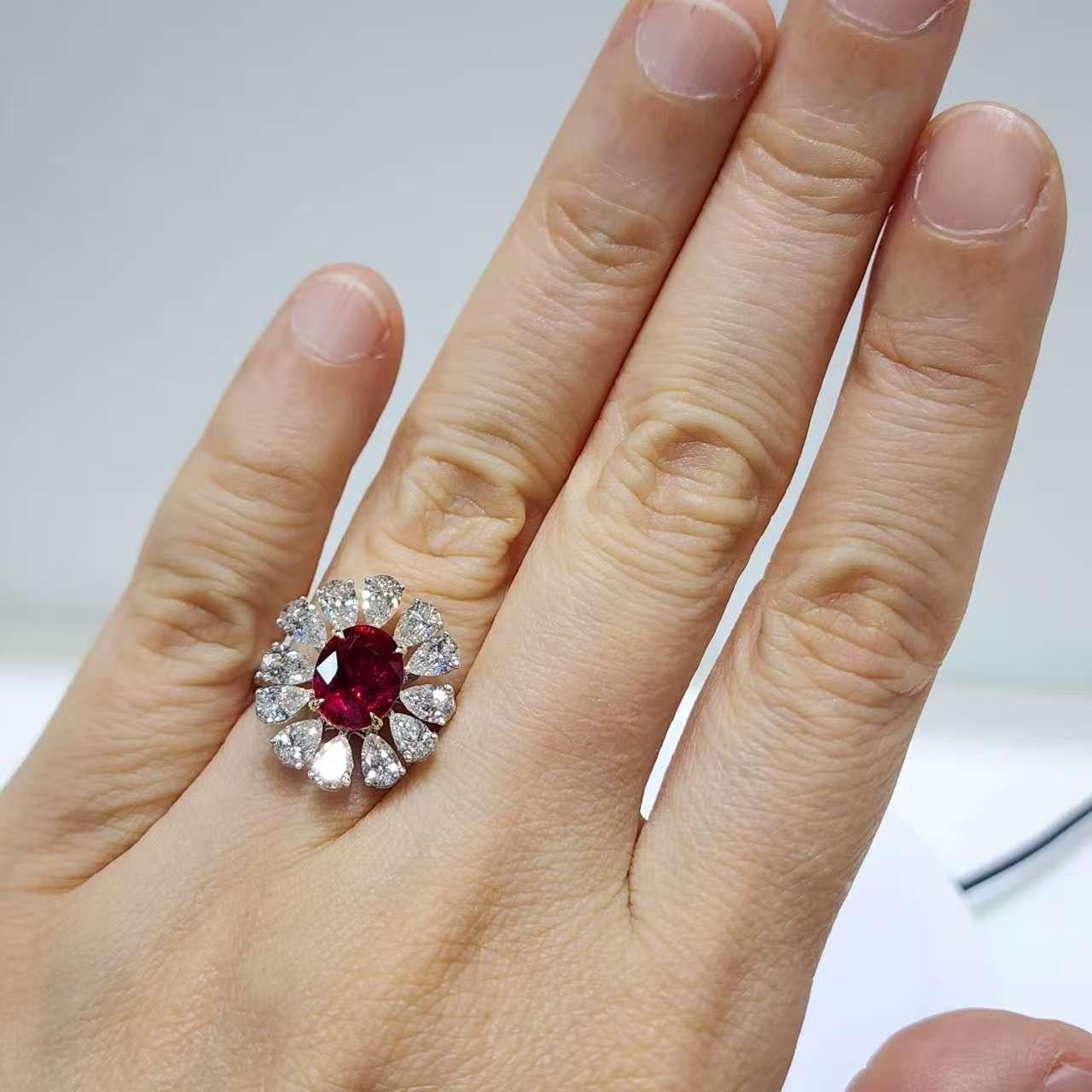 Anello con rubino e diamanti a stella in oro giallo 18 carati e platino - 2,02ct GRS-Certifie in vendita 4