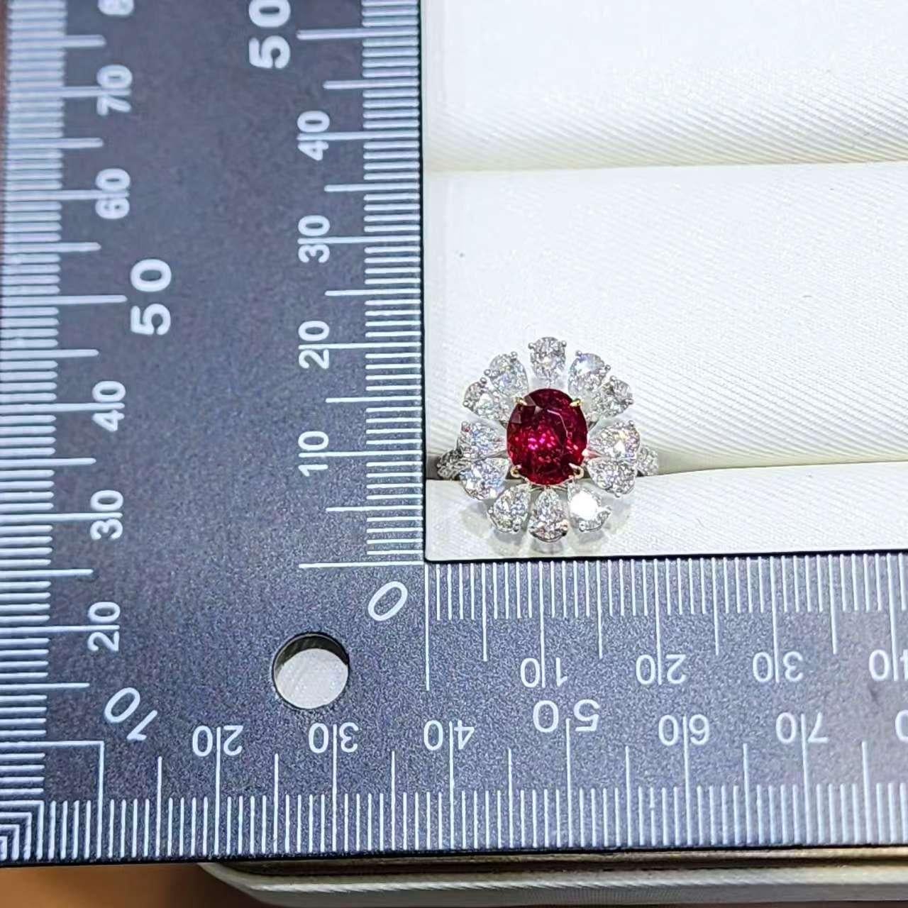 Anello con rubino e diamanti a stella in oro giallo 18 carati e platino - 2,02ct GRS-Certifie in vendita 2