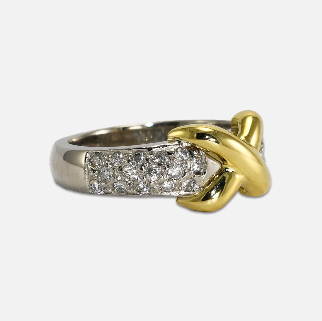 Bague en platine et or jaune 18k avec diamant pesant 10 grammes. 
Estampillé Plat, 18k. L'analyseur XRF permet de vérifier la présence de 90 % de platine. 
Les diamants sont sertis en pavé.
Les diamants ronds de taille brillant pèsent environ.
50